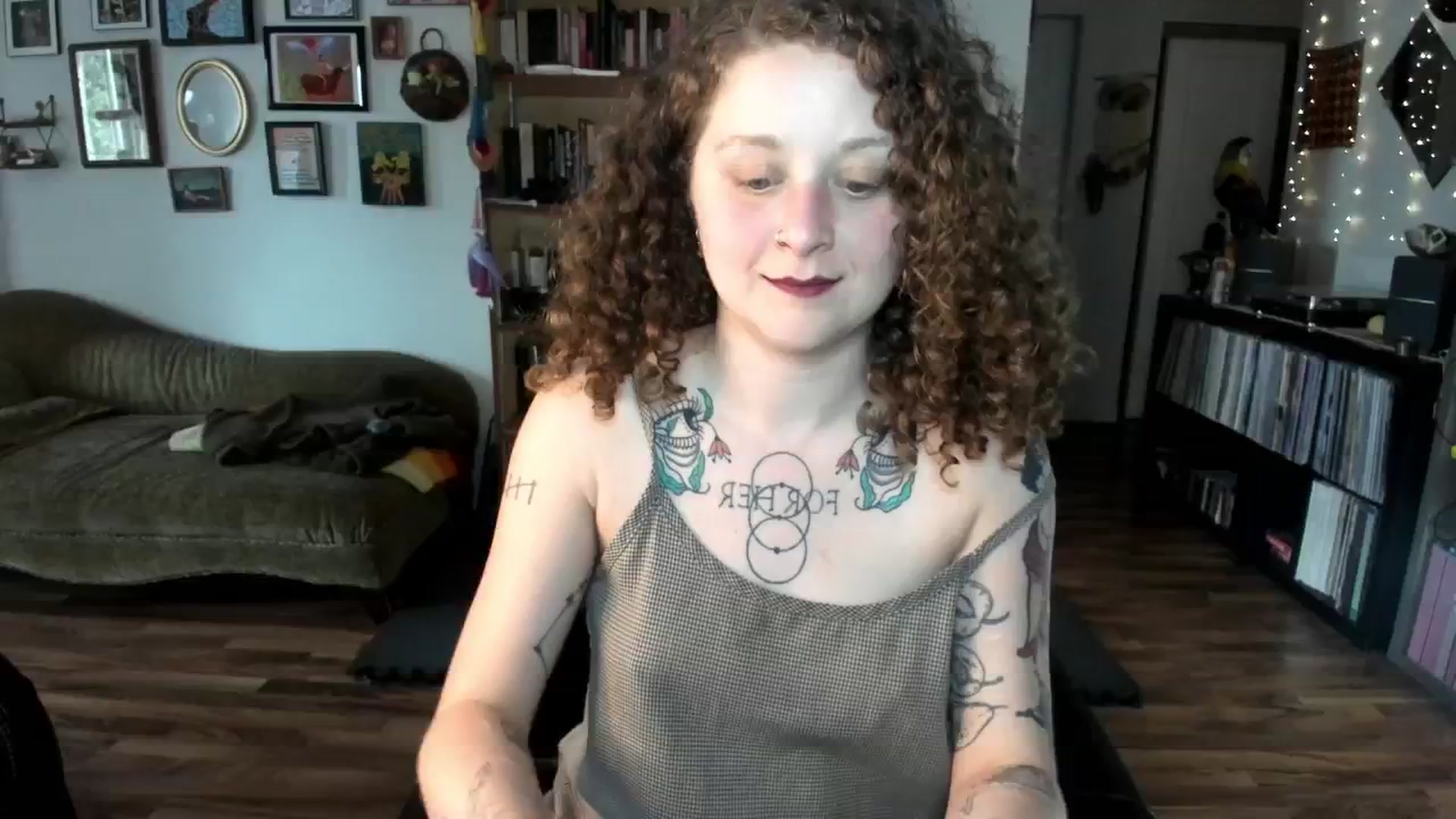 Gallery image thumbnail from PeachyQueen_'s myfreecams stream on, 06/20/2025, 20:44 image 8 of 20