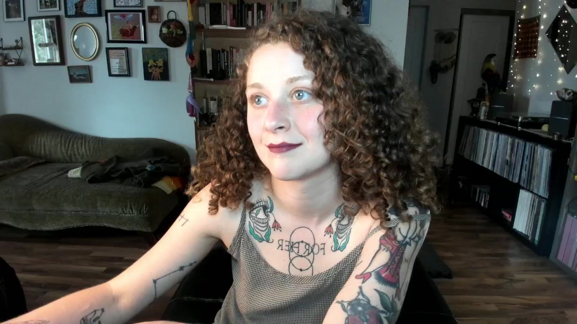 Gallery image thumbnail from PeachyQueen_'s myfreecams stream on, 06/20/2025, 20:44 image 9 of 20