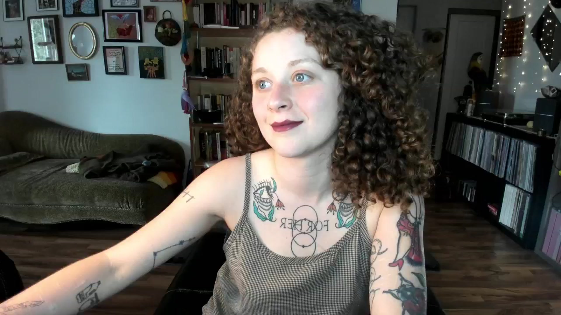 Gallery image thumbnail from PeachyQueen_'s myfreecams stream on, 06/20/2025, 20:44 image 3 of 20