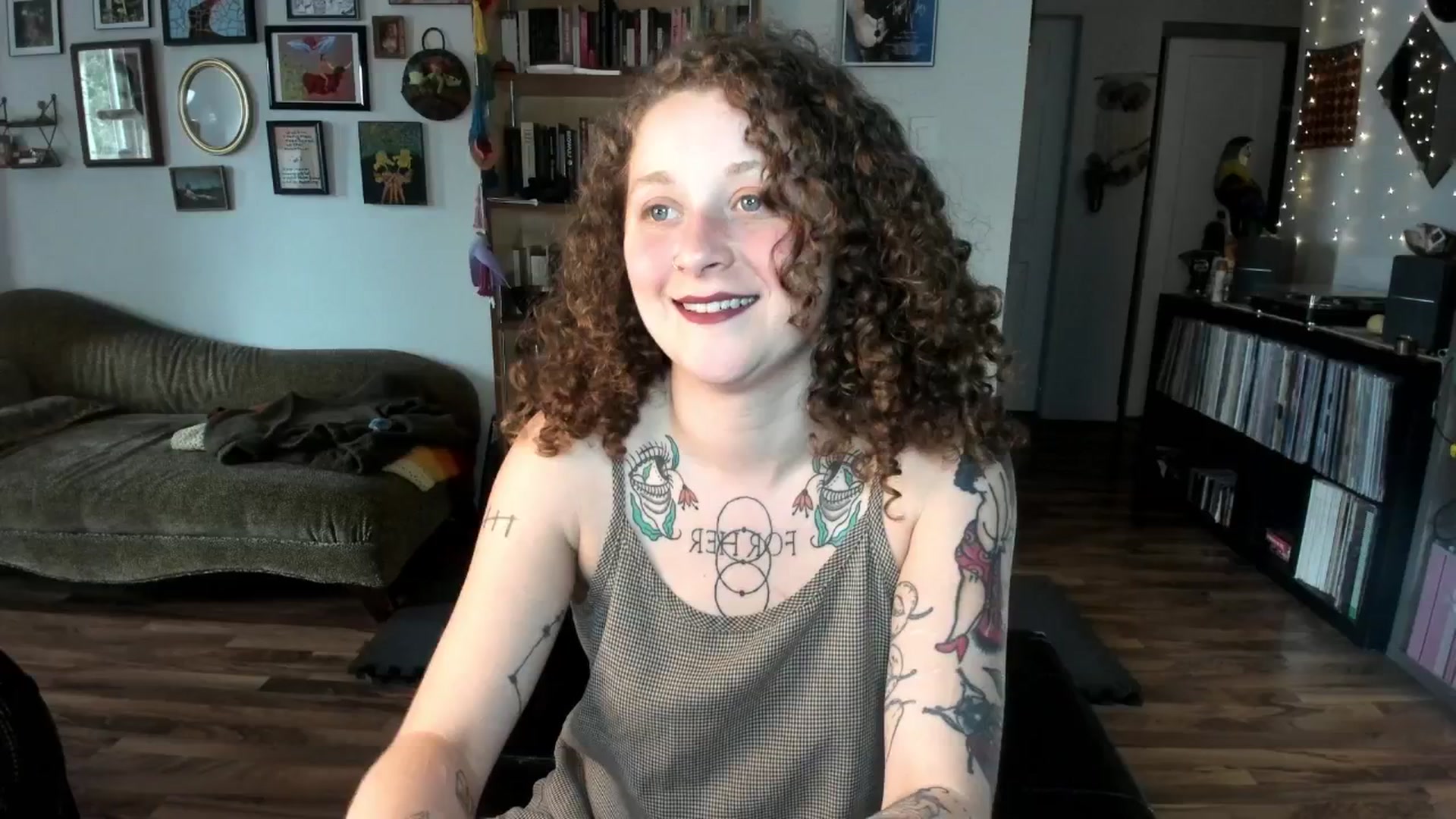 Gallery image thumbnail from PeachyQueen_'s myfreecams stream on, 06/20/2025, 20:44 image 4 of 20