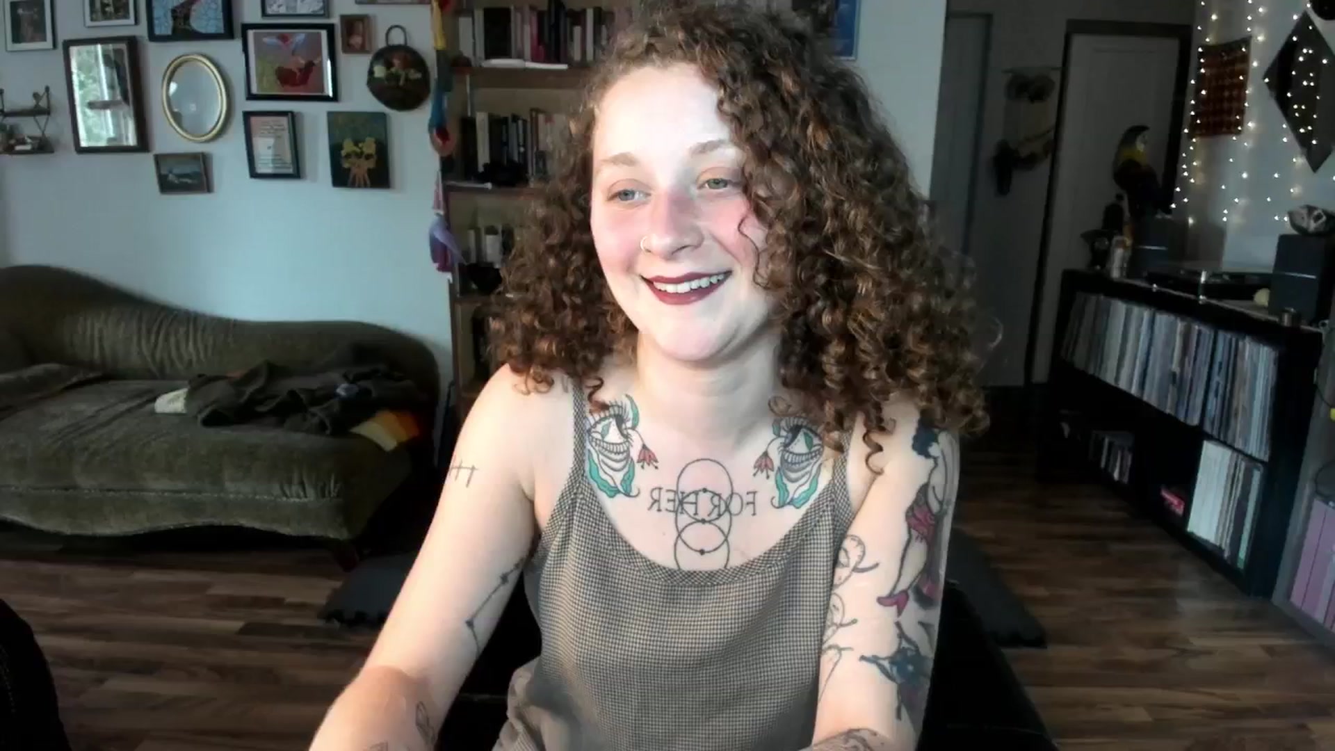 Gallery image thumbnail from PeachyQueen_'s myfreecams stream on, 06/20/2025, 20:44 image 5 of 20