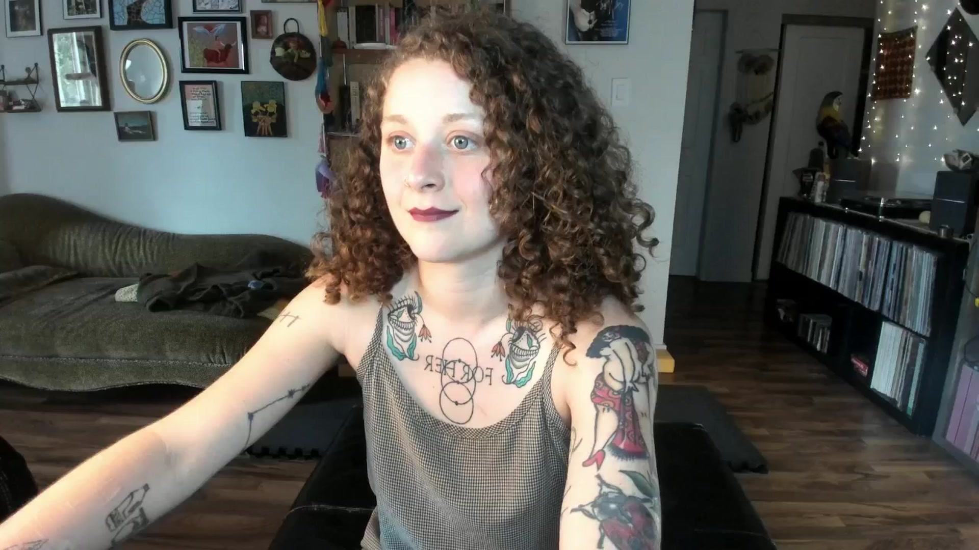 Gallery image thumbnail from PeachyQueen_'s myfreecams stream on, 06/20/2025, 20:44 image 13 of 20
