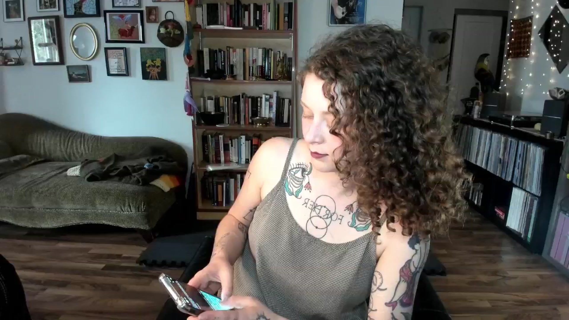 Gallery image thumbnail from PeachyQueen_'s myfreecams stream on, 06/20/2025, 20:44 image 2 of 20