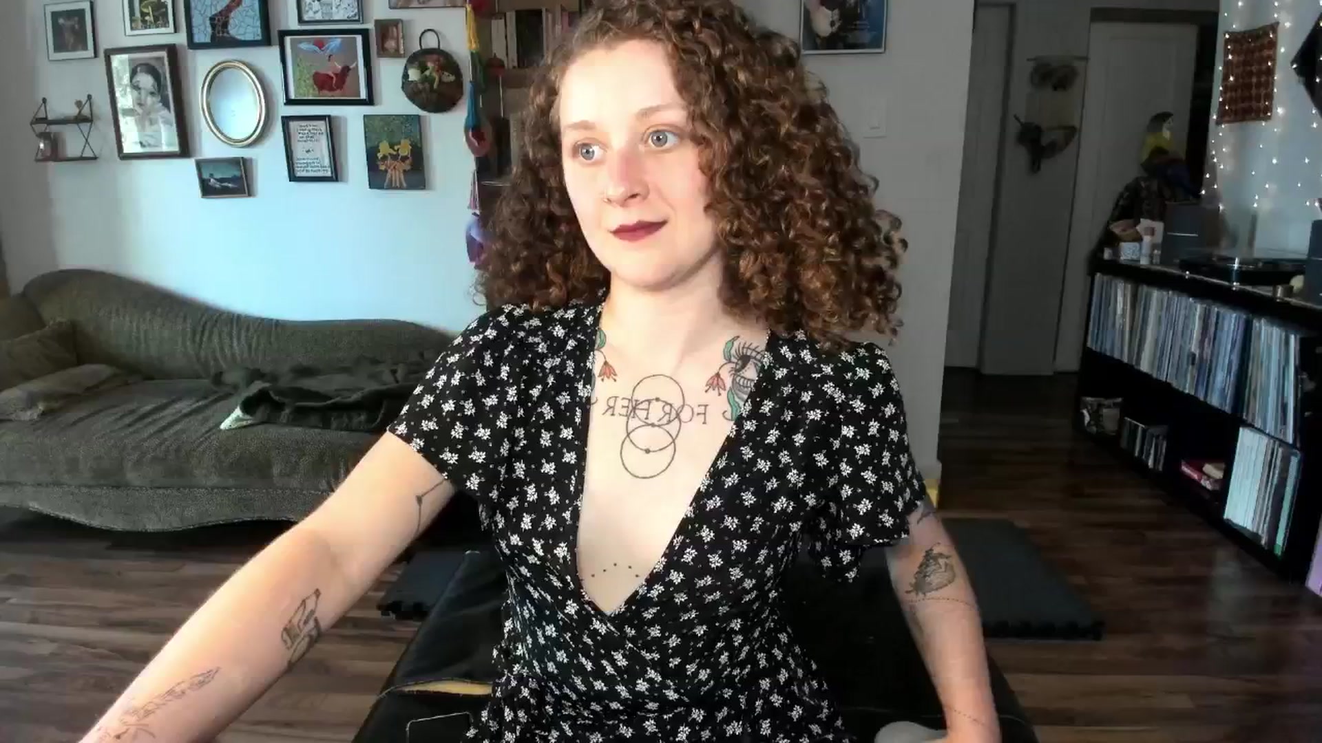 Gallery image thumbnail from PeachyQueen_'s myfreecams stream on, 06/25/2025, 21:30 image 9 of 20