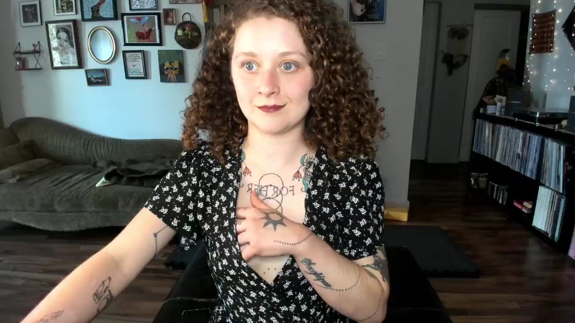 Gallery image thumbnail from PeachyQueen_'s myfreecams stream on, 06/25/2025, 21:30 image 11 of 20