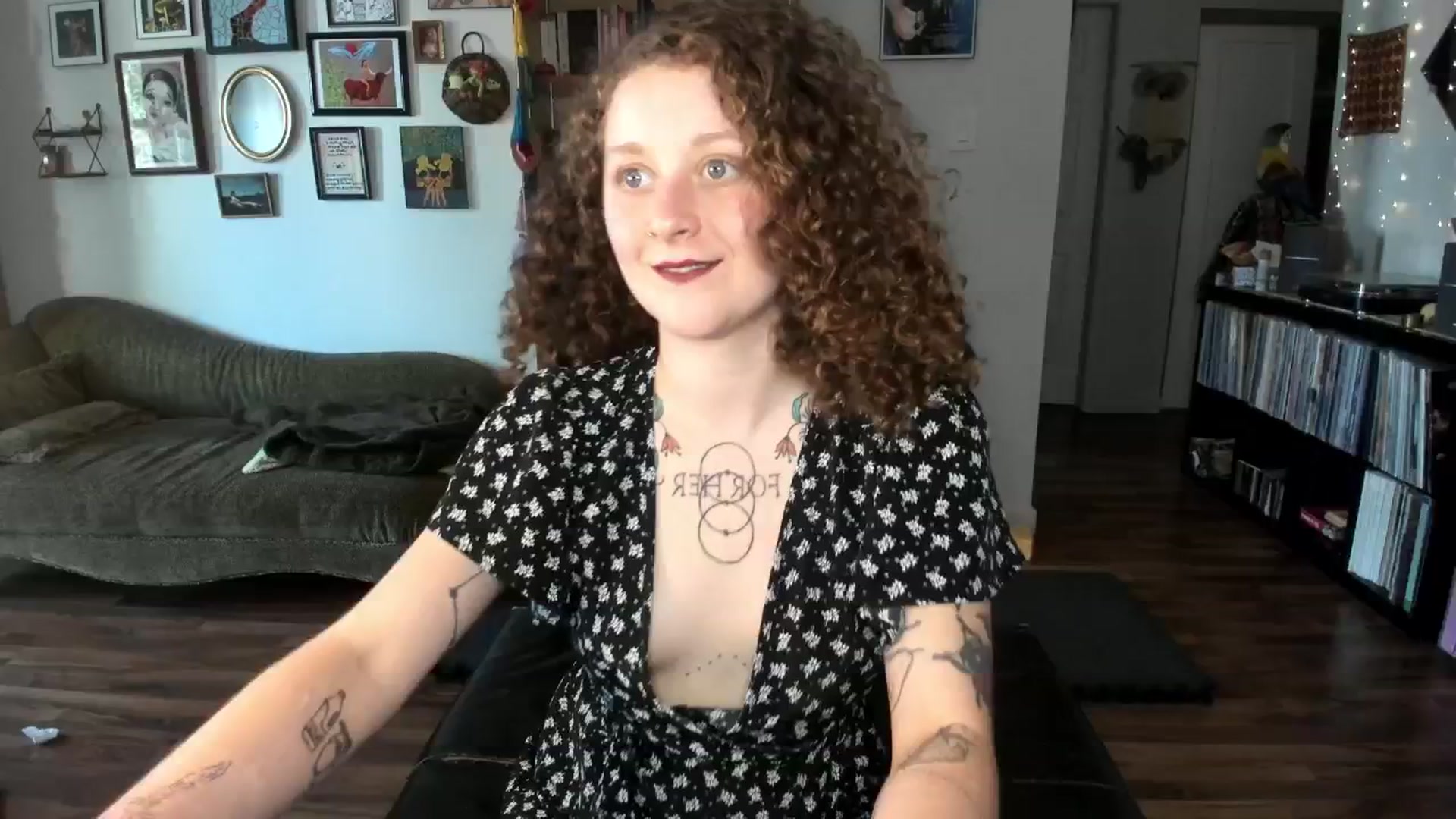 Gallery image thumbnail from PeachyQueen_'s myfreecams stream on, 06/25/2025, 21:30 image 17 of 20