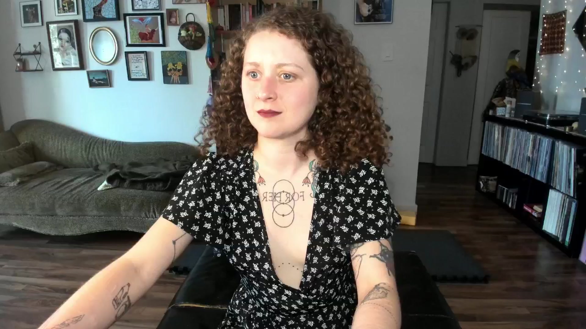 Gallery image thumbnail from PeachyQueen_'s myfreecams stream on, 06/25/2025, 21:30 image 8 of 20