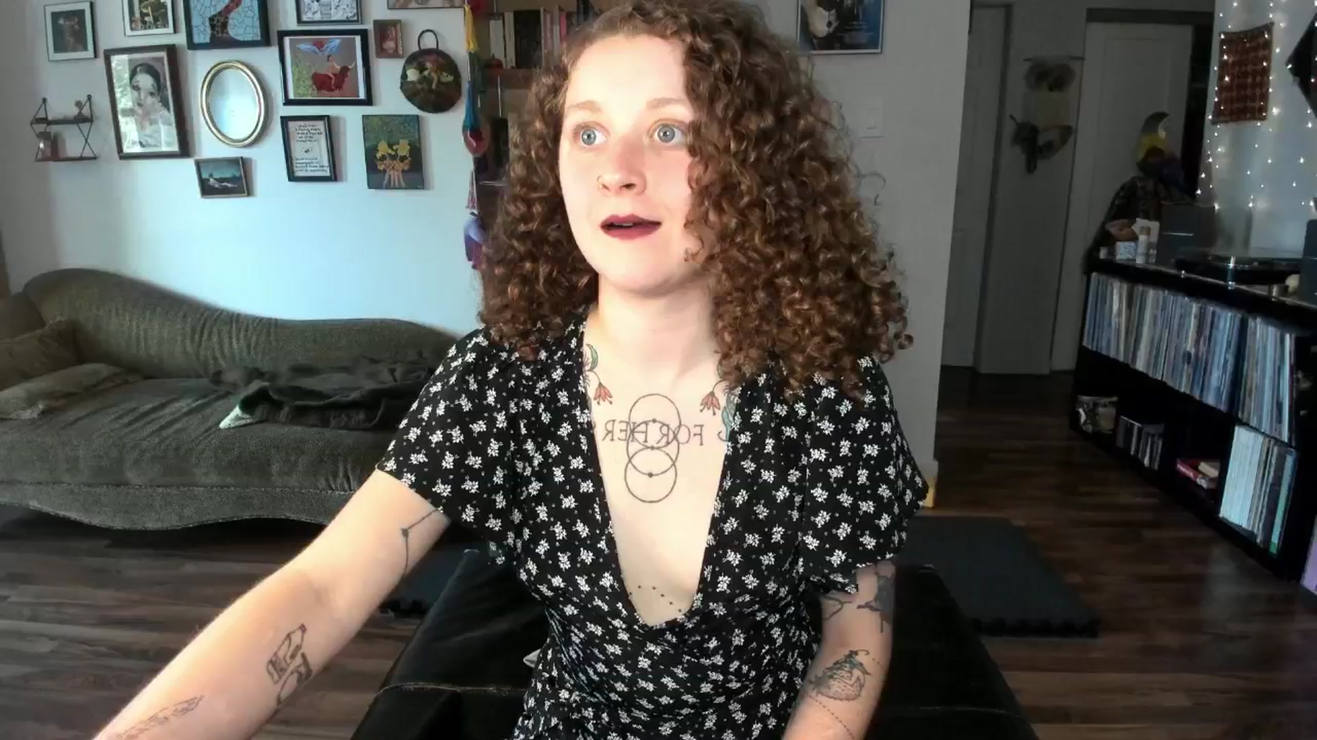 Gallery image thumbnail from PeachyQueen_'s myfreecams stream on, 06/25/2025, 21:30 image 2 of 20
