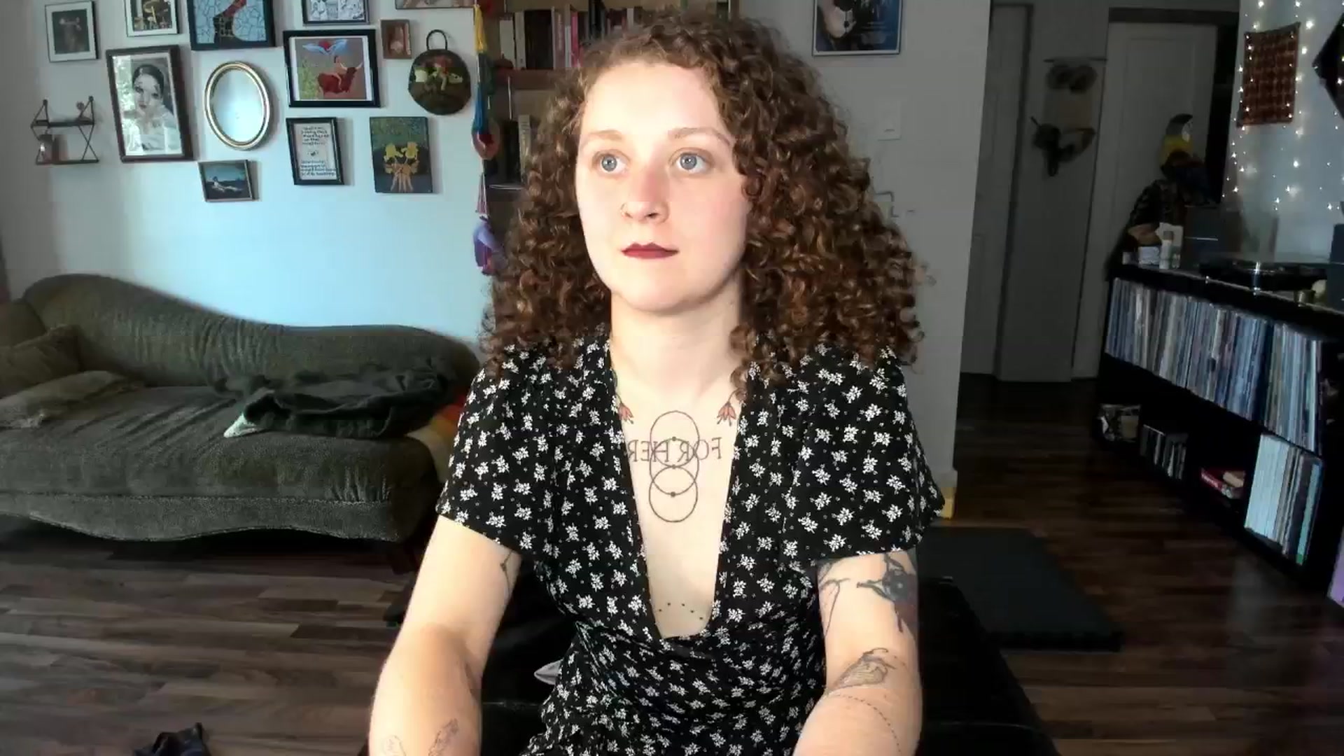 Gallery image thumbnail from PeachyQueen_'s myfreecams stream on, 06/25/2025, 21:30 image 4 of 20