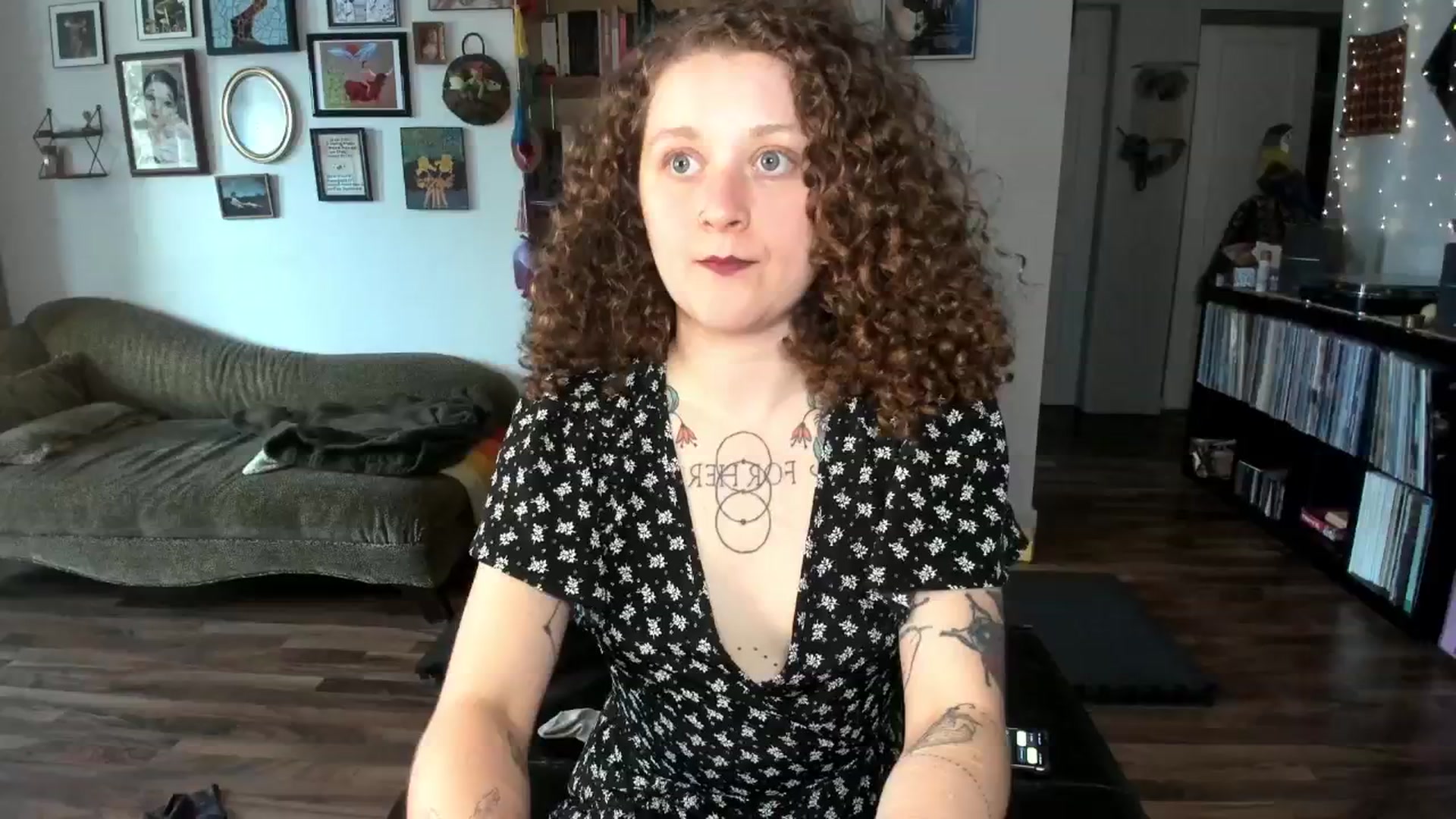 Gallery image thumbnail from PeachyQueen_'s myfreecams stream on, 06/25/2025, 21:30 image 1 of 20