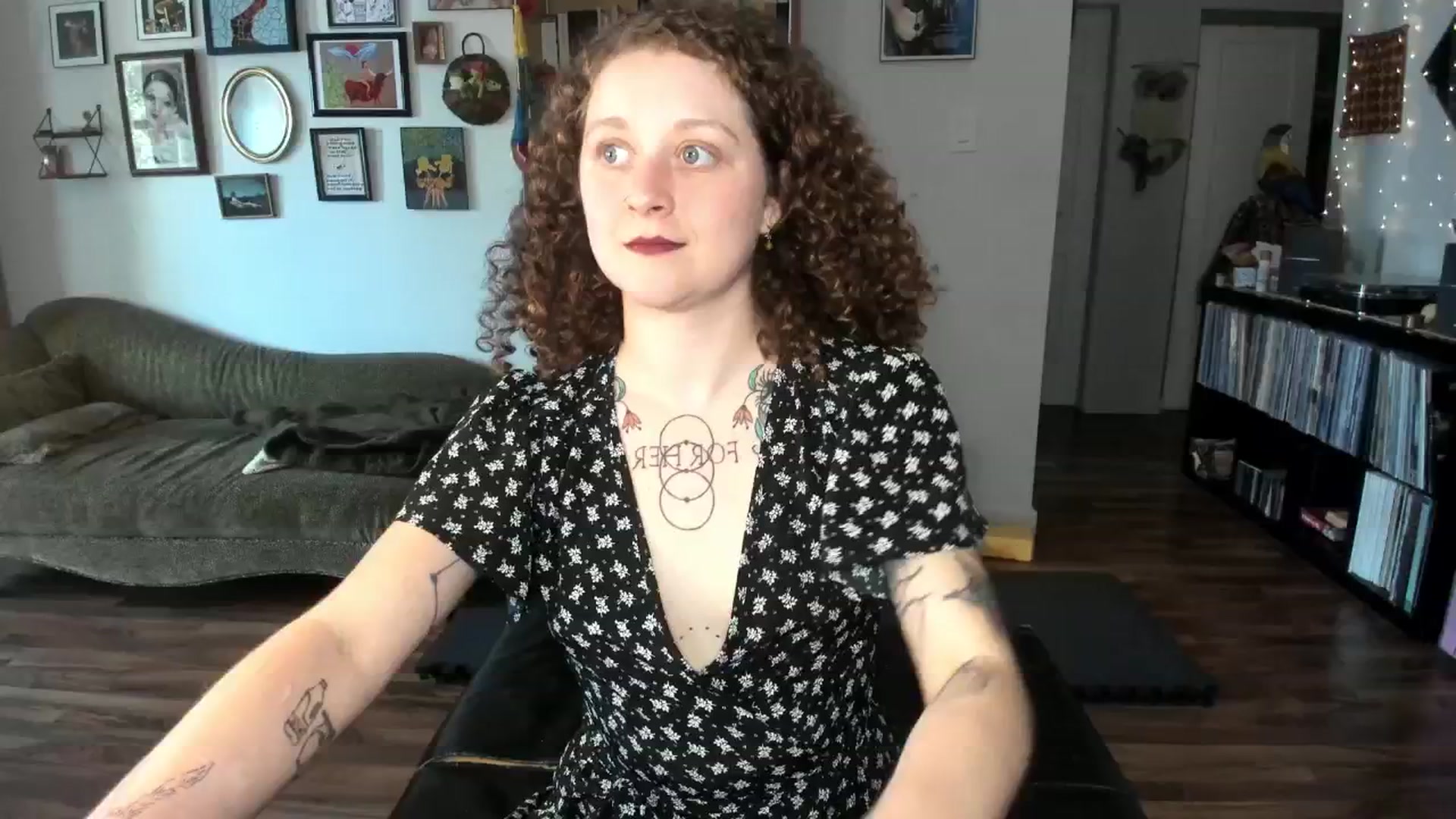 Gallery image thumbnail from PeachyQueen_'s myfreecams stream on, 06/25/2025, 21:30 image 6 of 20