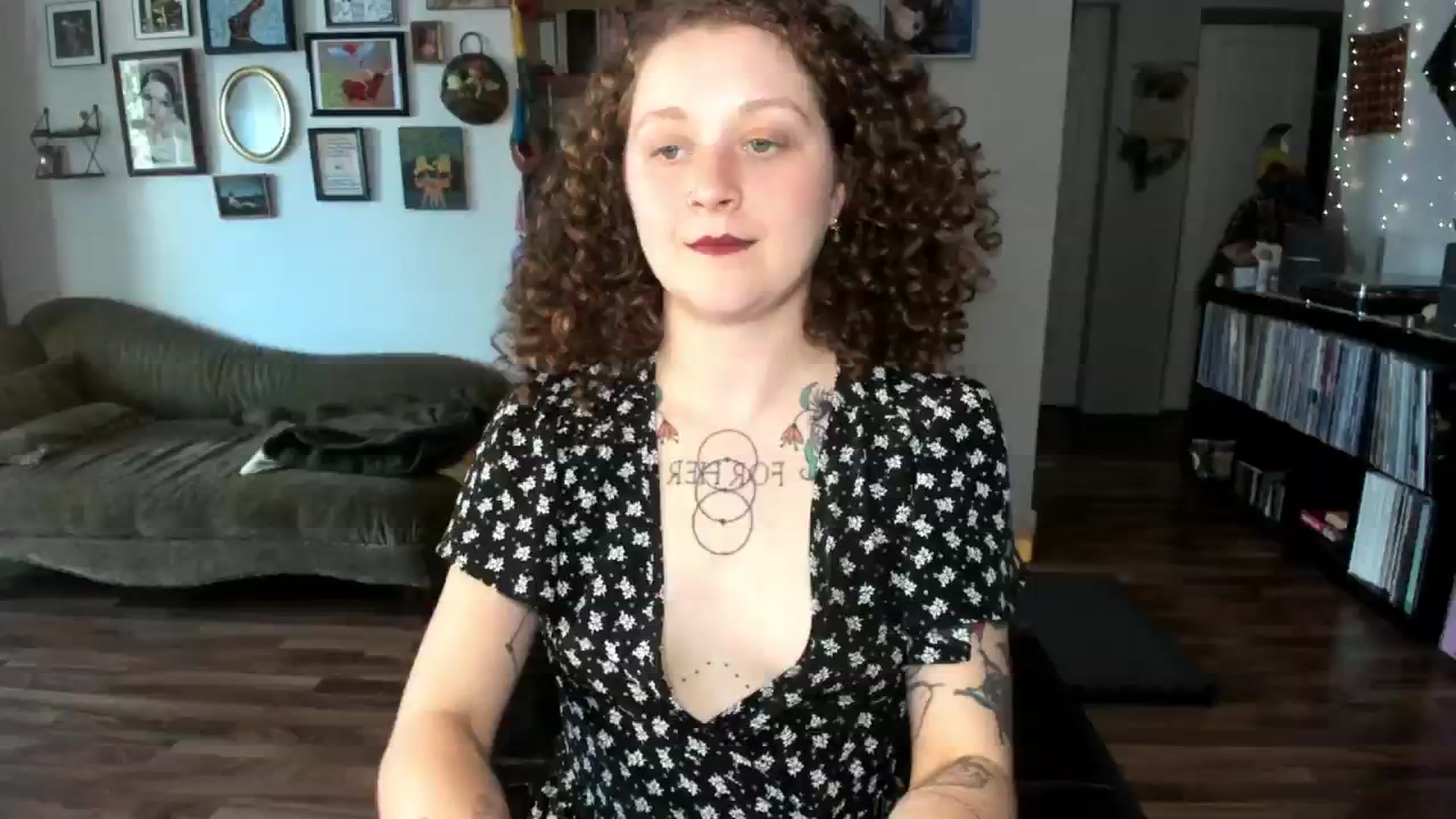 Gallery image thumbnail from PeachyQueen_'s myfreecams stream on, 06/25/2025, 21:30 image 10 of 20