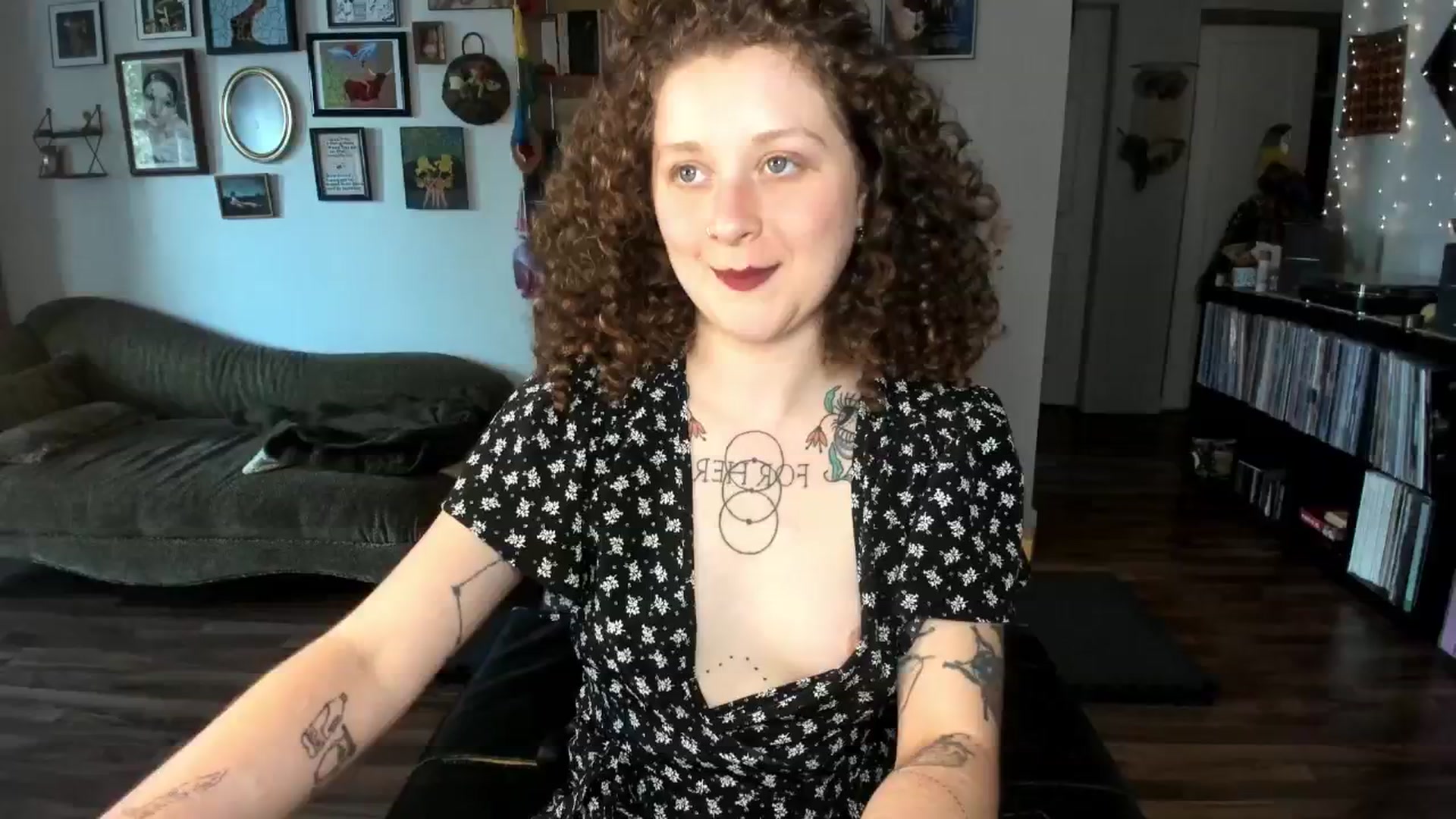 Gallery image thumbnail from PeachyQueen_'s myfreecams stream on, 06/25/2025, 21:30 image 15 of 20