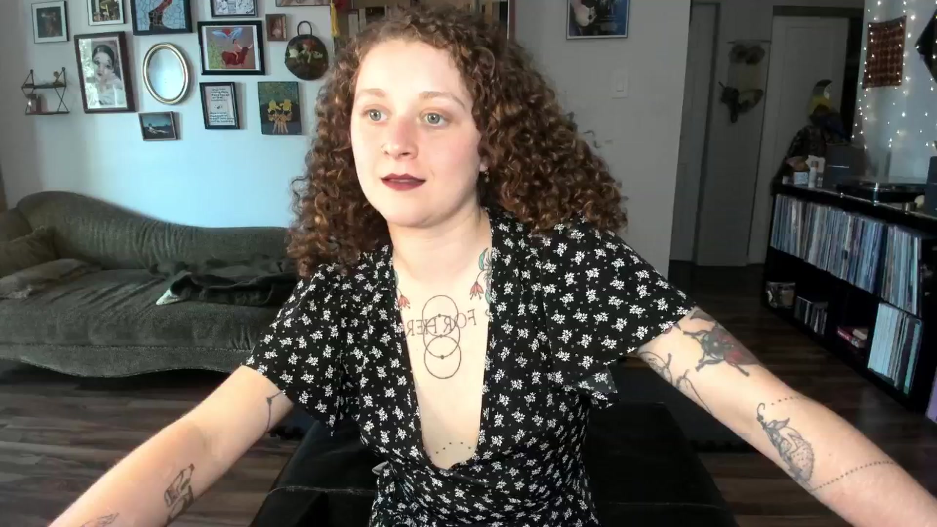 Gallery image thumbnail from PeachyQueen_'s myfreecams stream on, 06/25/2025, 21:30 image 5 of 20