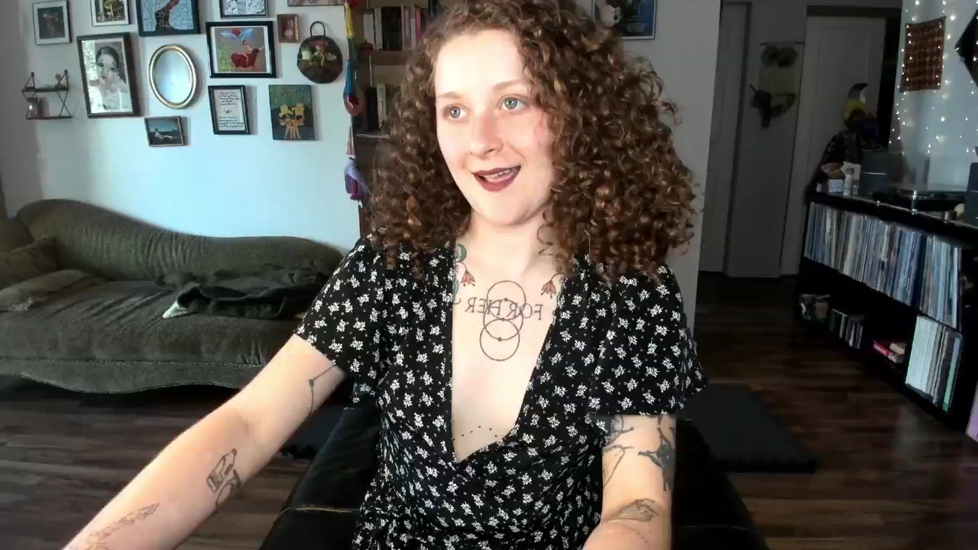 Gallery image thumbnail from PeachyQueen_'s myfreecams stream on, 06/25/2025, 21:30 image 12 of 20