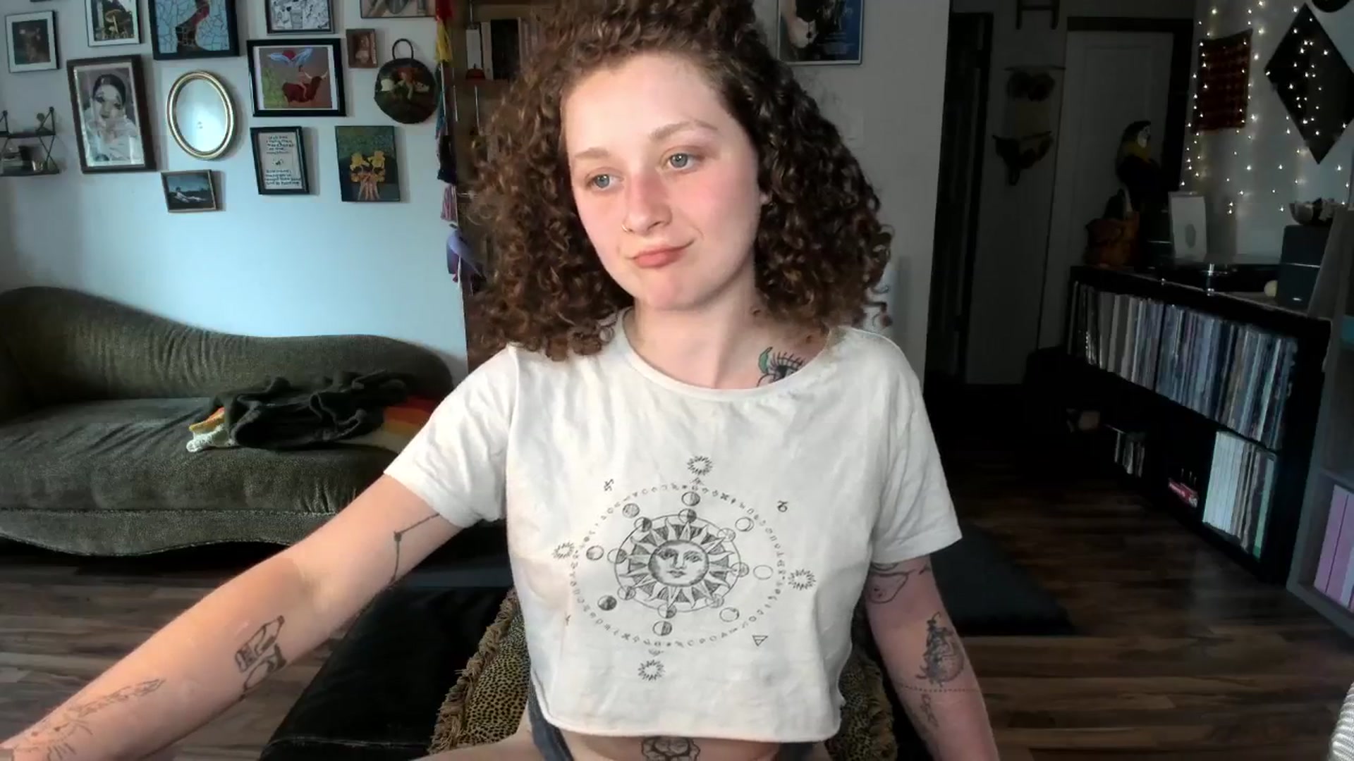 Gallery image thumbnail from PeachyQueen_'s myfreecams stream on, 07/03/2025, 19:53 image 19 of 20