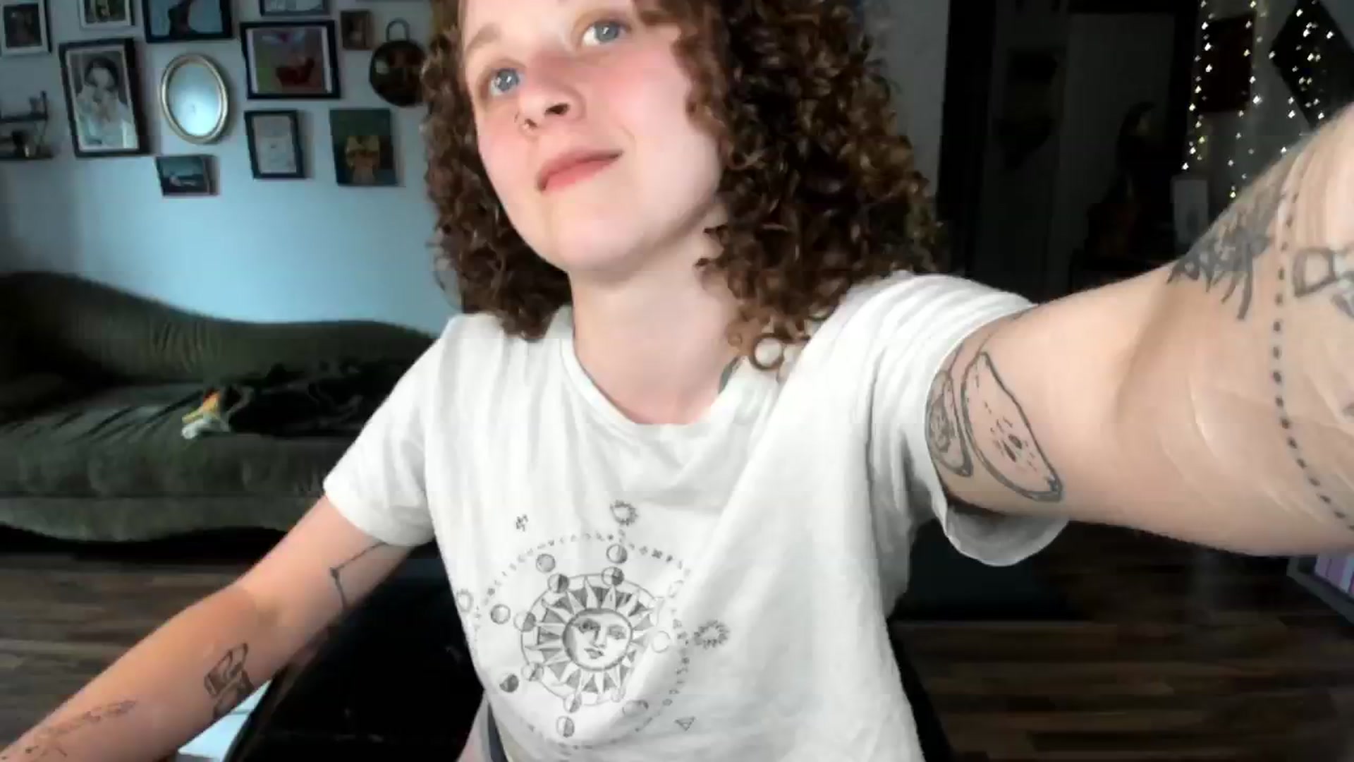 Gallery image thumbnail from PeachyQueen_'s myfreecams stream on, 07/03/2025, 19:53 image 3 of 20