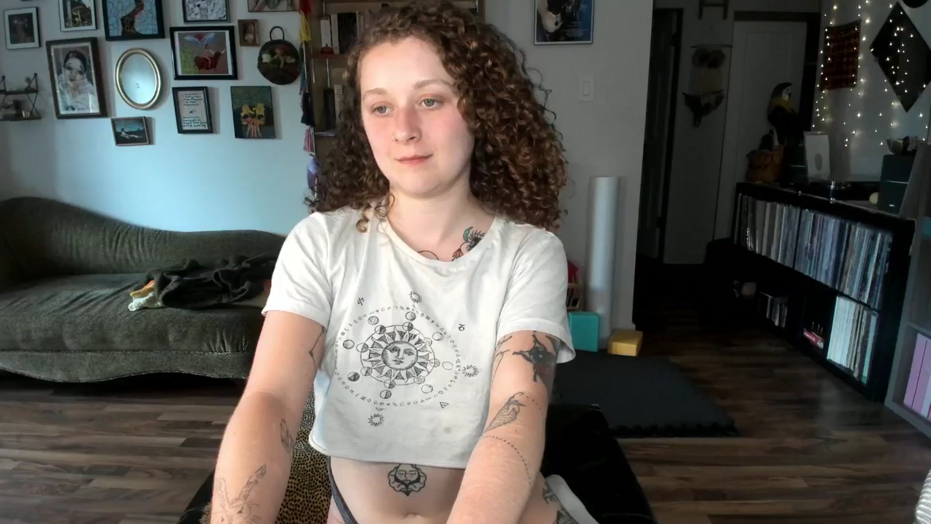 Gallery image thumbnail from PeachyQueen_'s myfreecams stream on, 07/03/2025, 20:24 image 16 of 20
