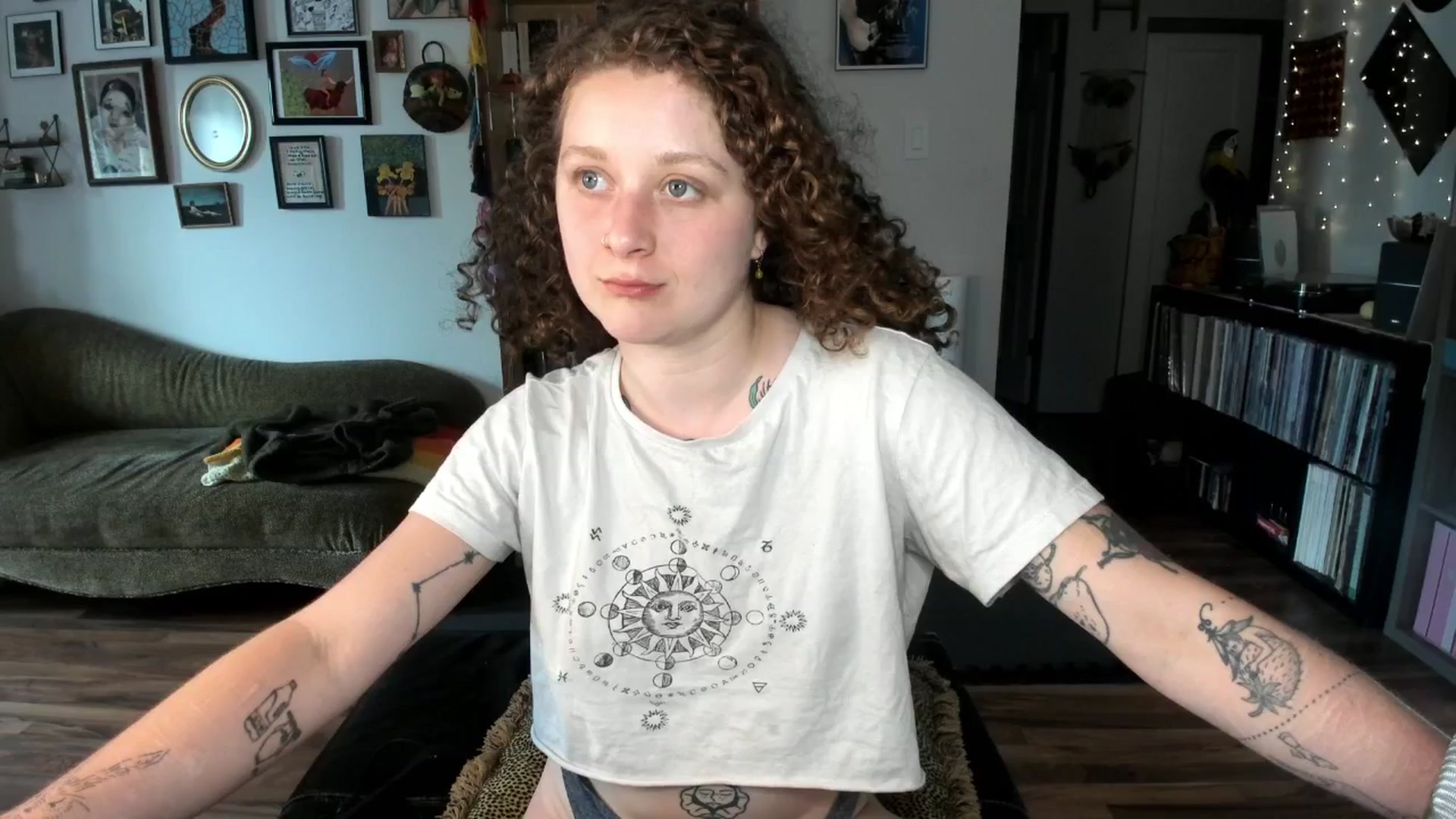 Gallery image thumbnail from PeachyQueen_'s myfreecams stream on, 07/03/2025, 20:24 image 8 of 20