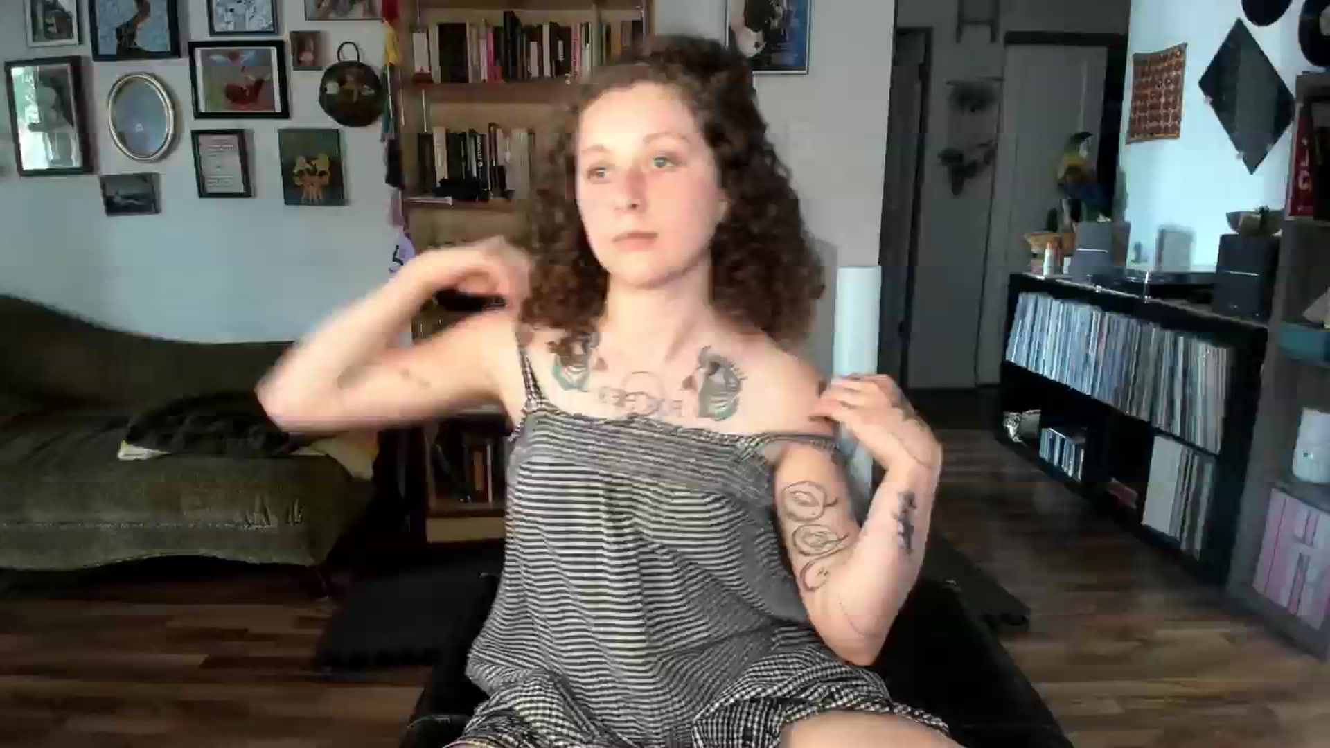 Gallery image thumbnail from PeachyQueen_'s myfreecams stream on, 07/07/2025, 23:09 image 2 of 20