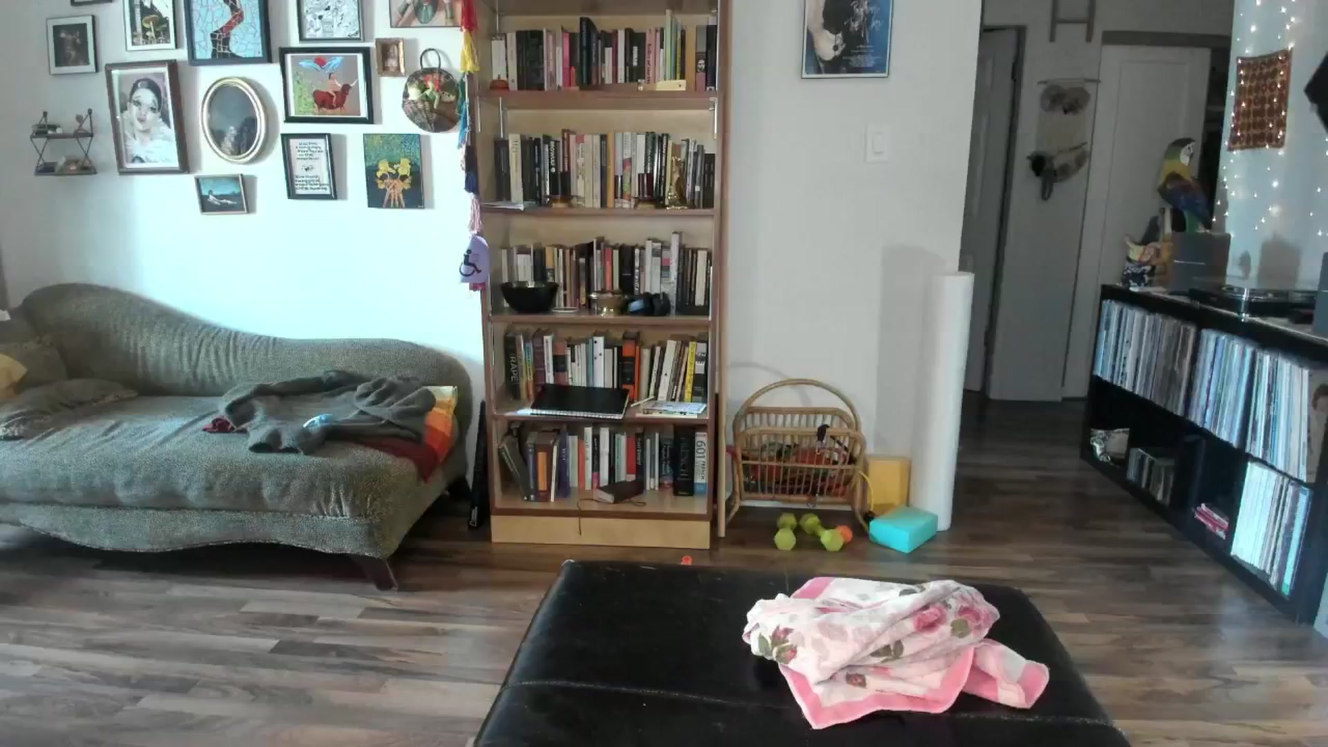 Gallery image thumbnail from PeachyQueen_'s myfreecams stream on, 07/09/2025, 21:17 image 8 of 20