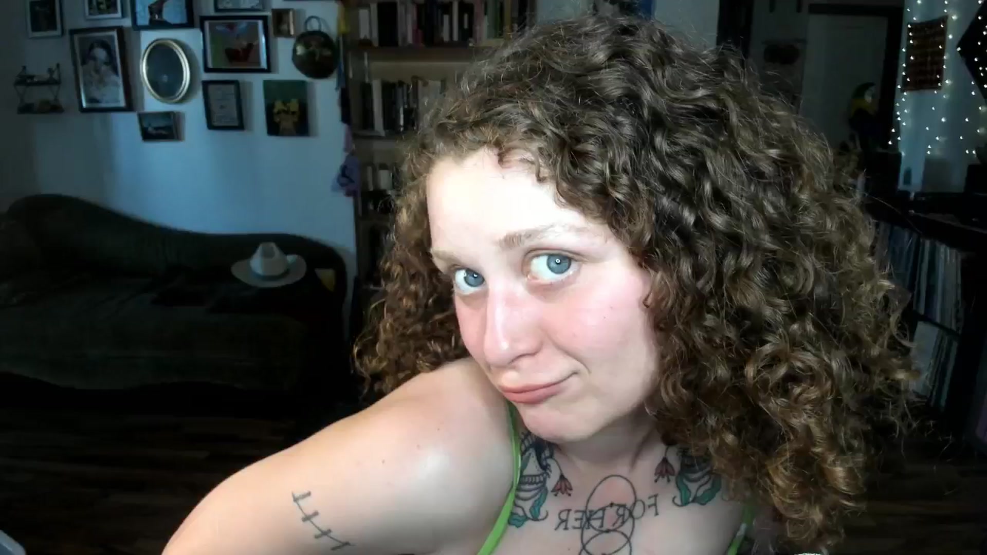 Gallery image thumbnail from PeachyQueen_'s myfreecams stream on, 07/11/2025, 22:37 image 7 of 20
