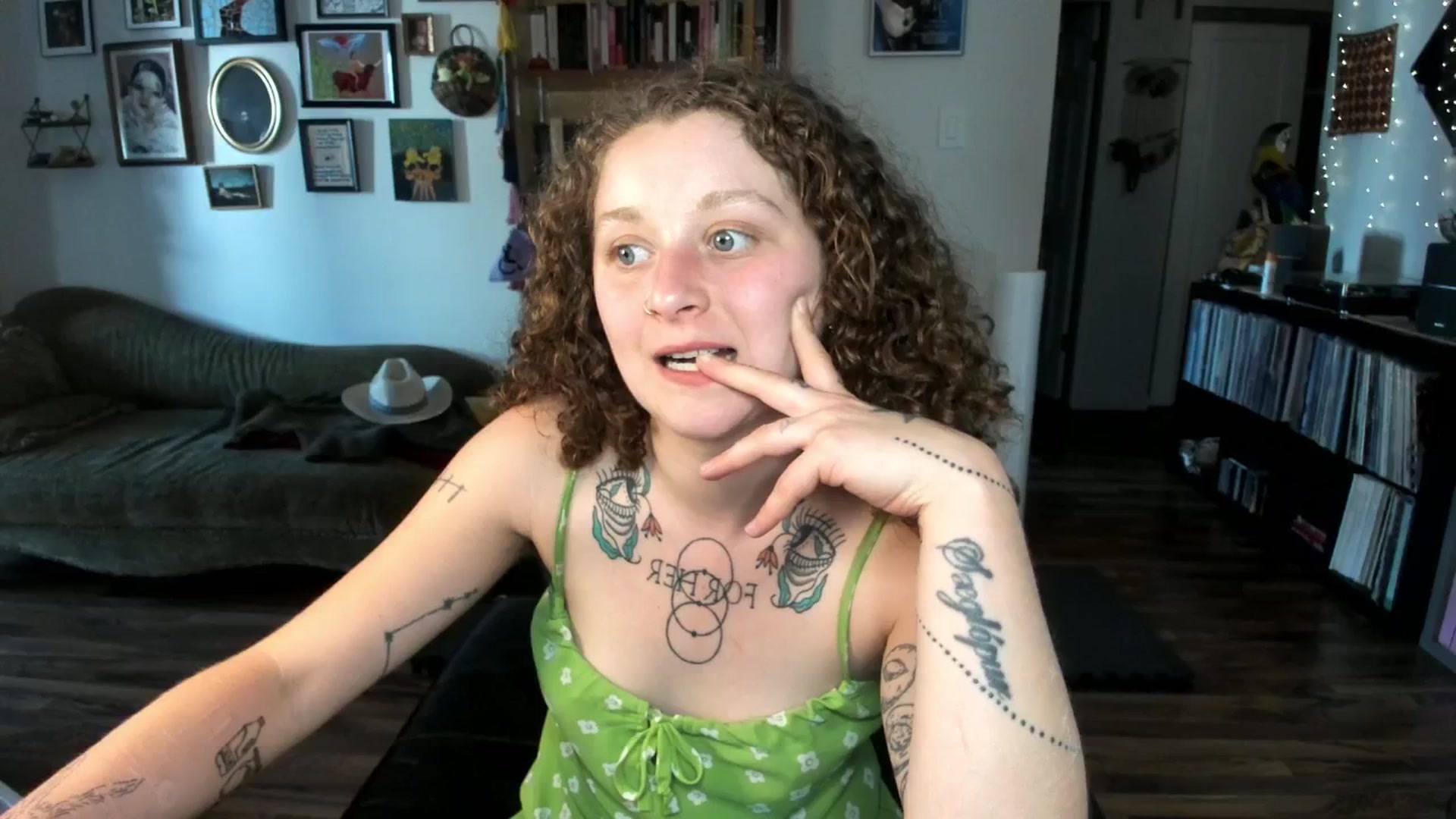 Gallery image thumbnail from PeachyQueen_'s myfreecams stream on, 07/11/2025, 22:37 image 14 of 20