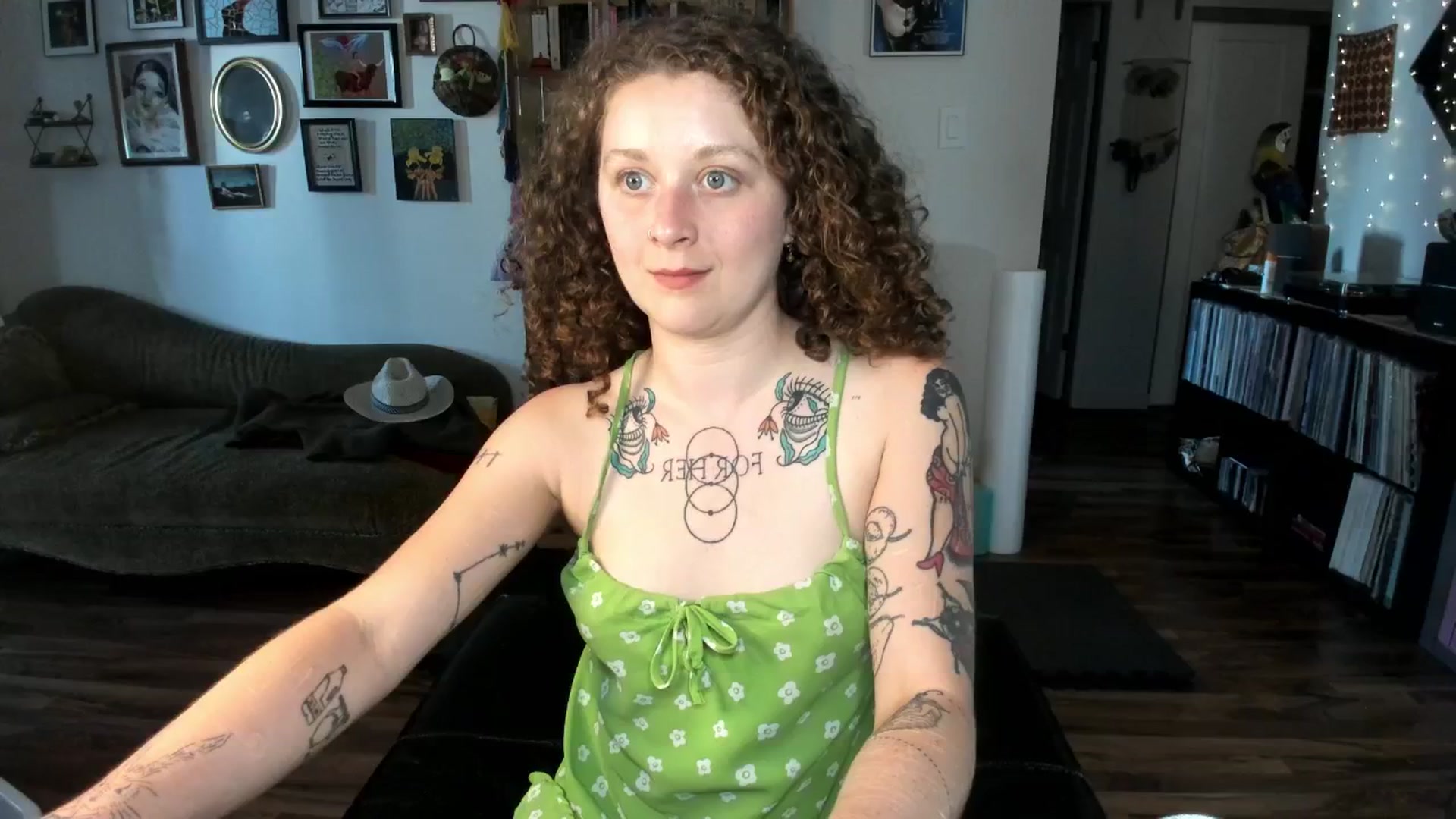 Gallery image thumbnail from PeachyQueen_'s myfreecams stream on, 07/11/2025, 22:37 image 9 of 20