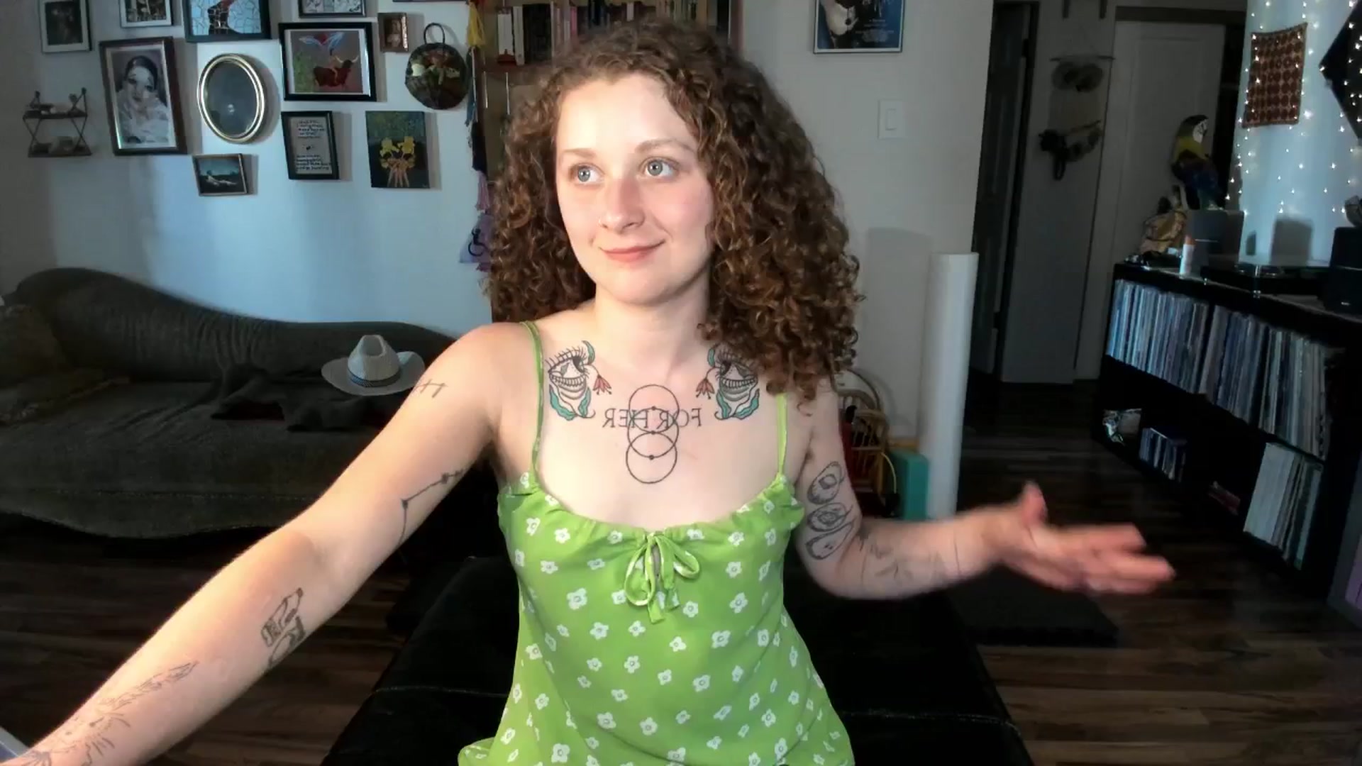 Gallery image thumbnail from PeachyQueen_'s myfreecams stream on, 07/11/2025, 22:37 image 12 of 20
