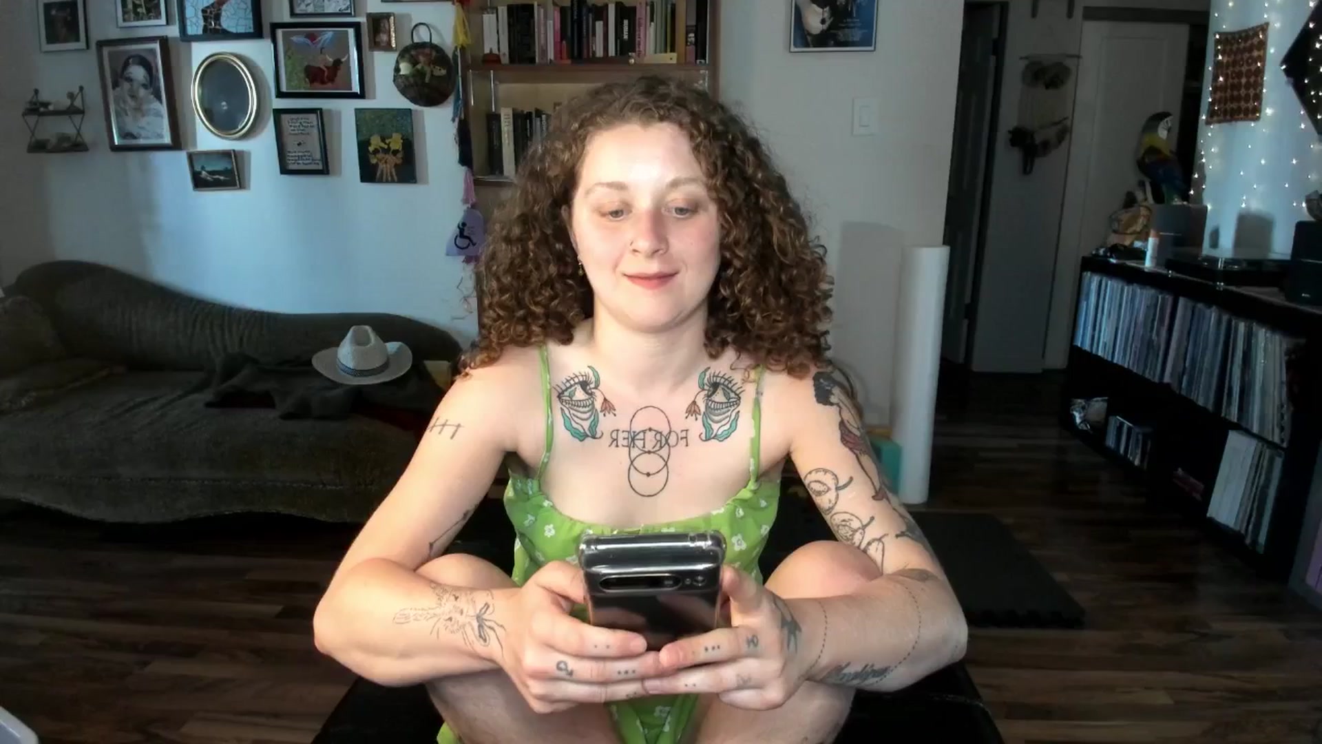 Gallery image thumbnail from PeachyQueen_'s myfreecams stream on, 07/11/2025, 22:37 image 10 of 20