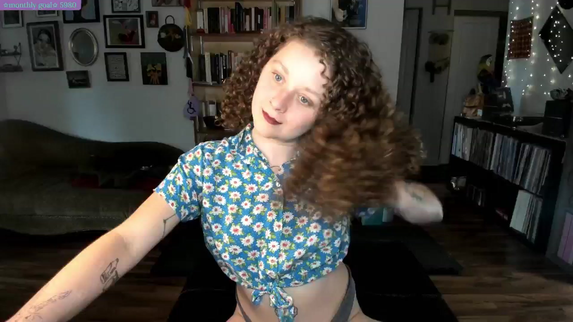 Gallery image thumbnail from PeachyQueen_'s myfreecams stream on, 07/14/2025, 20:18 image 7 of 20