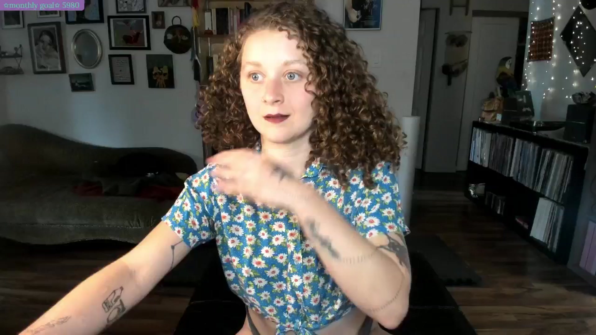 Gallery image thumbnail from PeachyQueen_'s myfreecams stream on, 07/14/2025, 20:18 image 8 of 20