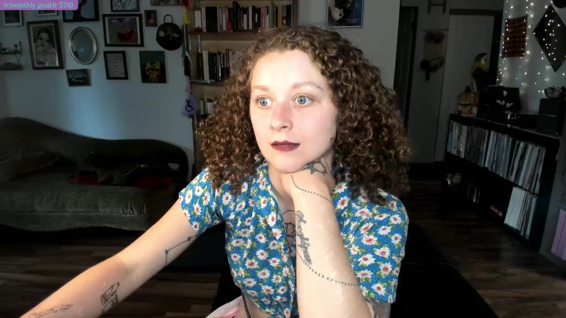 Gallery image thumbnail from PeachyQueen_'s myfreecams stream on, 07/14/2025, 21:01 image 12 of 20