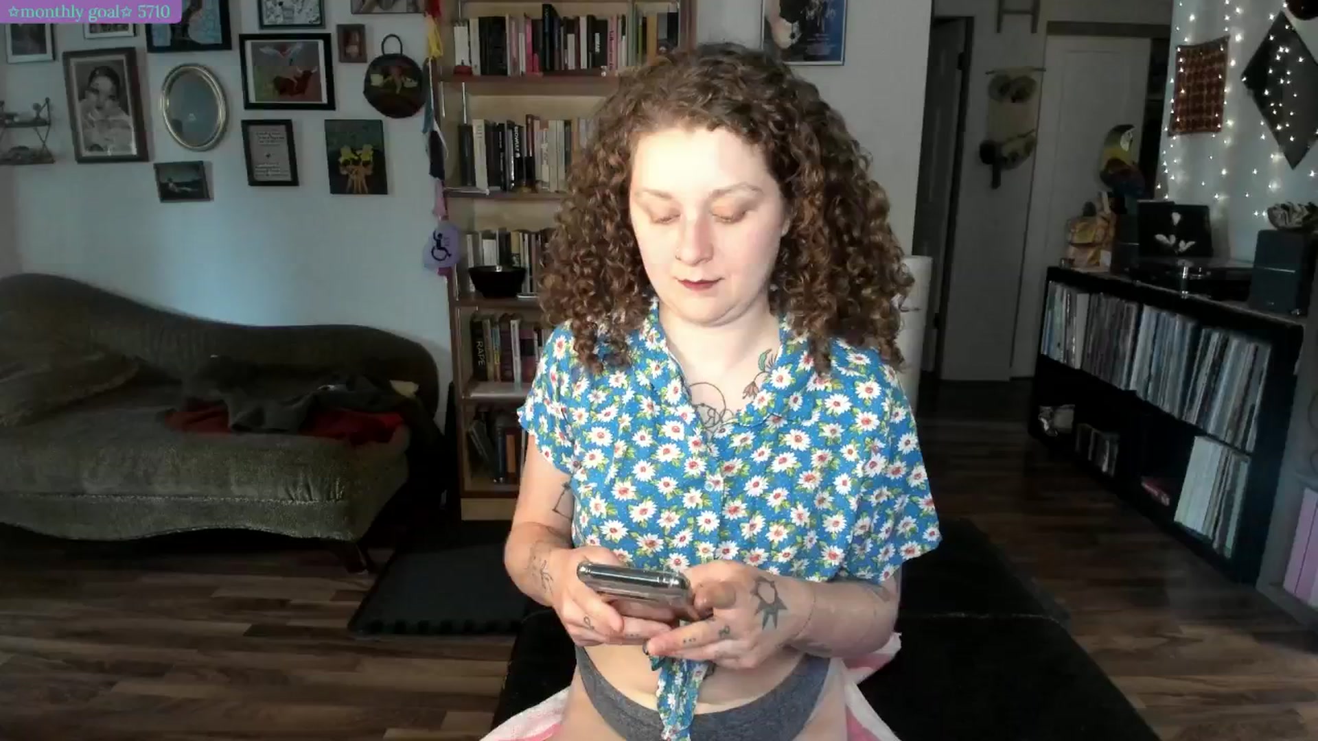 Gallery image thumbnail from PeachyQueen_'s myfreecams stream on, 07/14/2025, 21:01 image 15 of 20