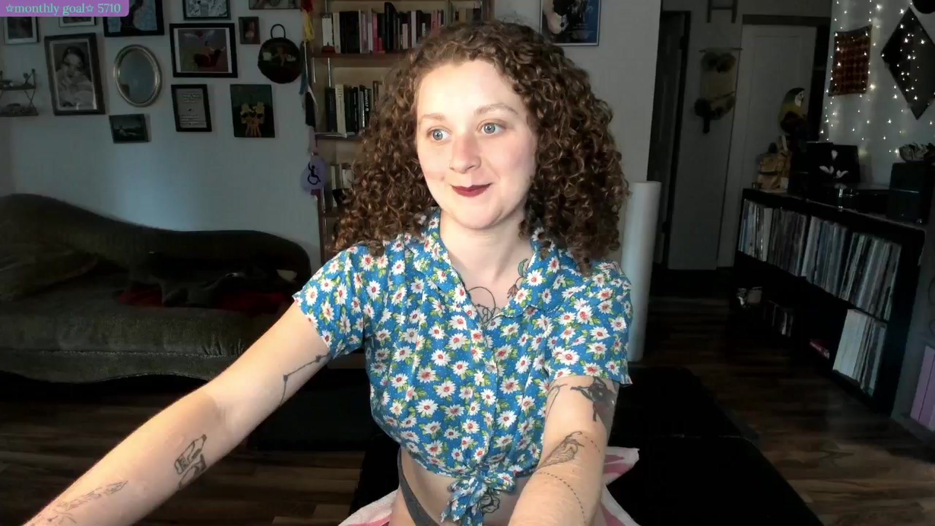 Gallery image thumbnail from PeachyQueen_'s myfreecams stream on, 07/14/2025, 21:01 image 4 of 20