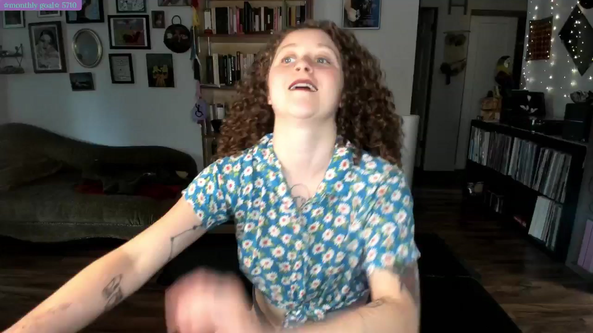 Gallery image thumbnail from PeachyQueen_'s myfreecams stream on, 07/14/2025, 21:01 image 3 of 20