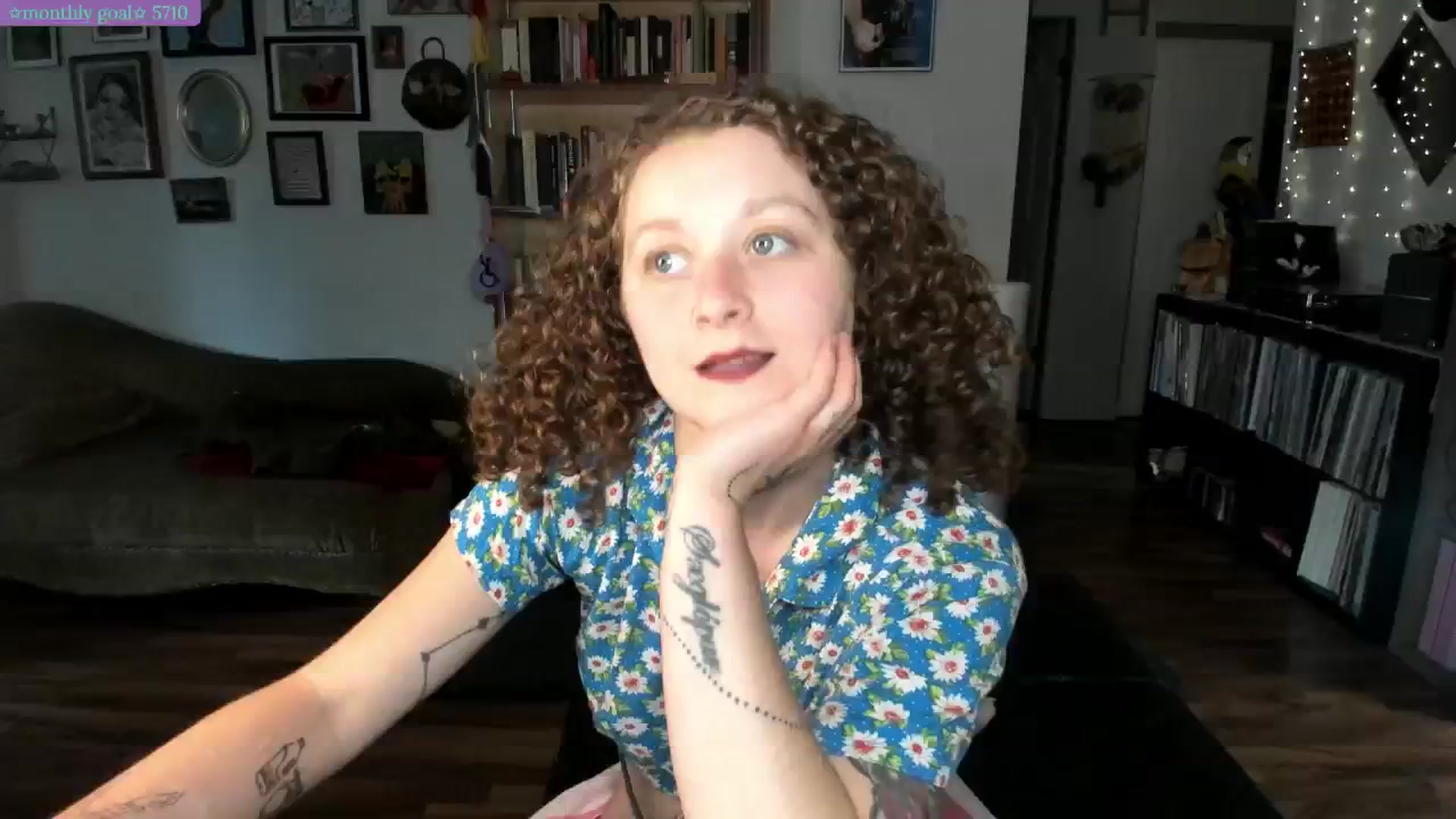 Gallery image thumbnail from PeachyQueen_'s myfreecams stream on, 07/14/2025, 21:01 image 10 of 20