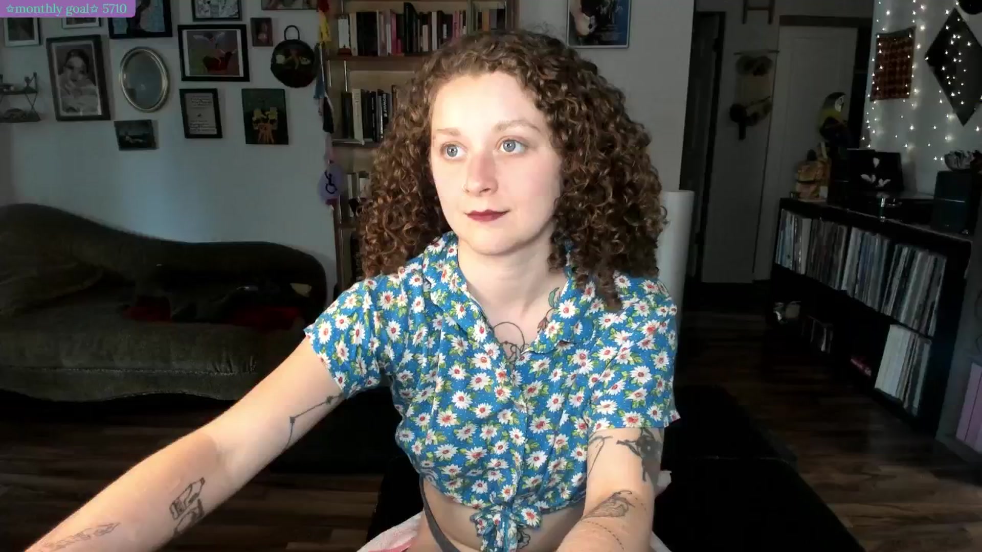 Gallery image thumbnail from PeachyQueen_'s myfreecams stream on, 07/14/2025, 21:01 image 8 of 20