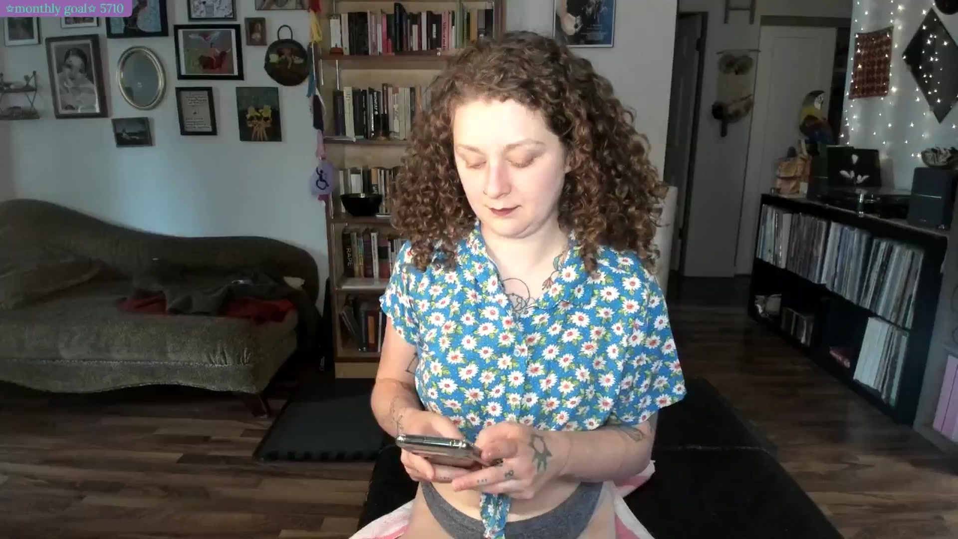 Gallery image thumbnail from PeachyQueen_'s myfreecams stream on, 07/14/2025, 21:01 image 14 of 20