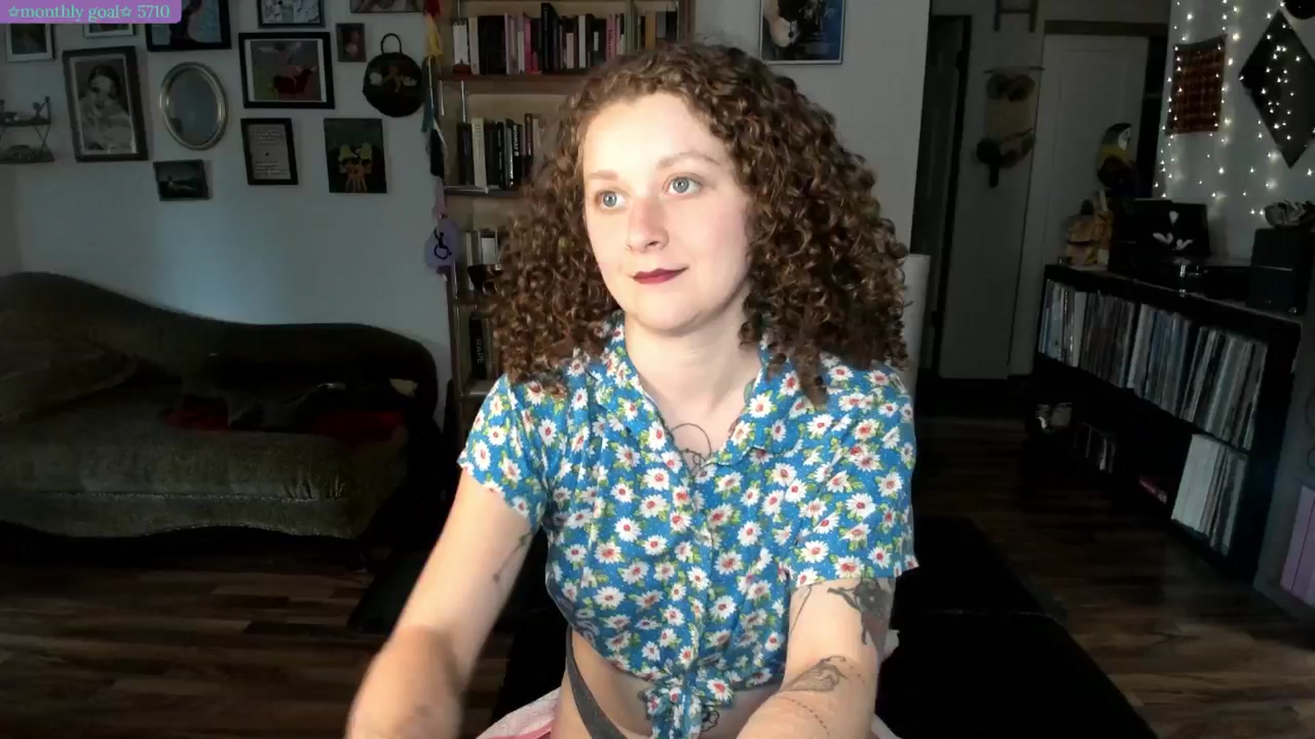 Gallery image thumbnail from PeachyQueen_'s myfreecams stream on, 07/14/2025, 21:01 image 6 of 20