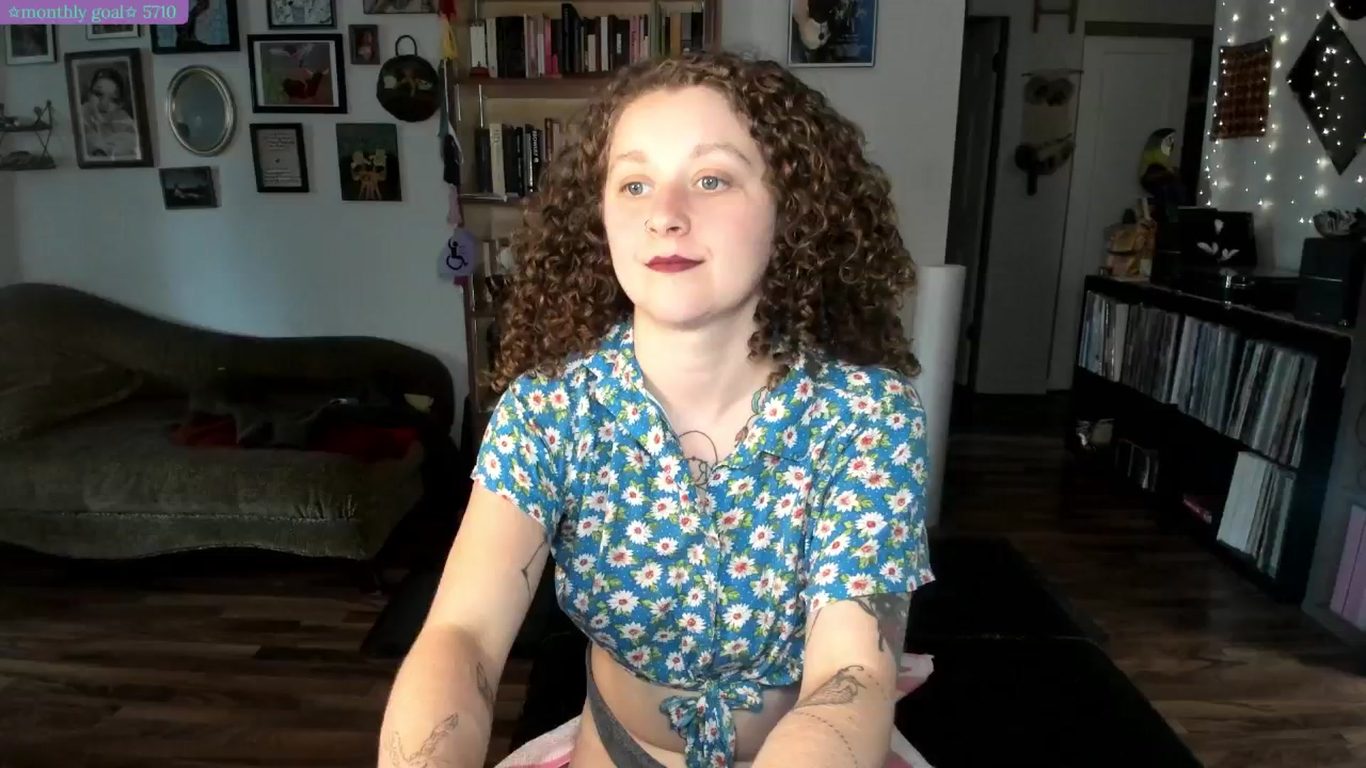 Gallery image thumbnail from PeachyQueen_'s myfreecams stream on, 07/14/2025, 21:01 image 2 of 20