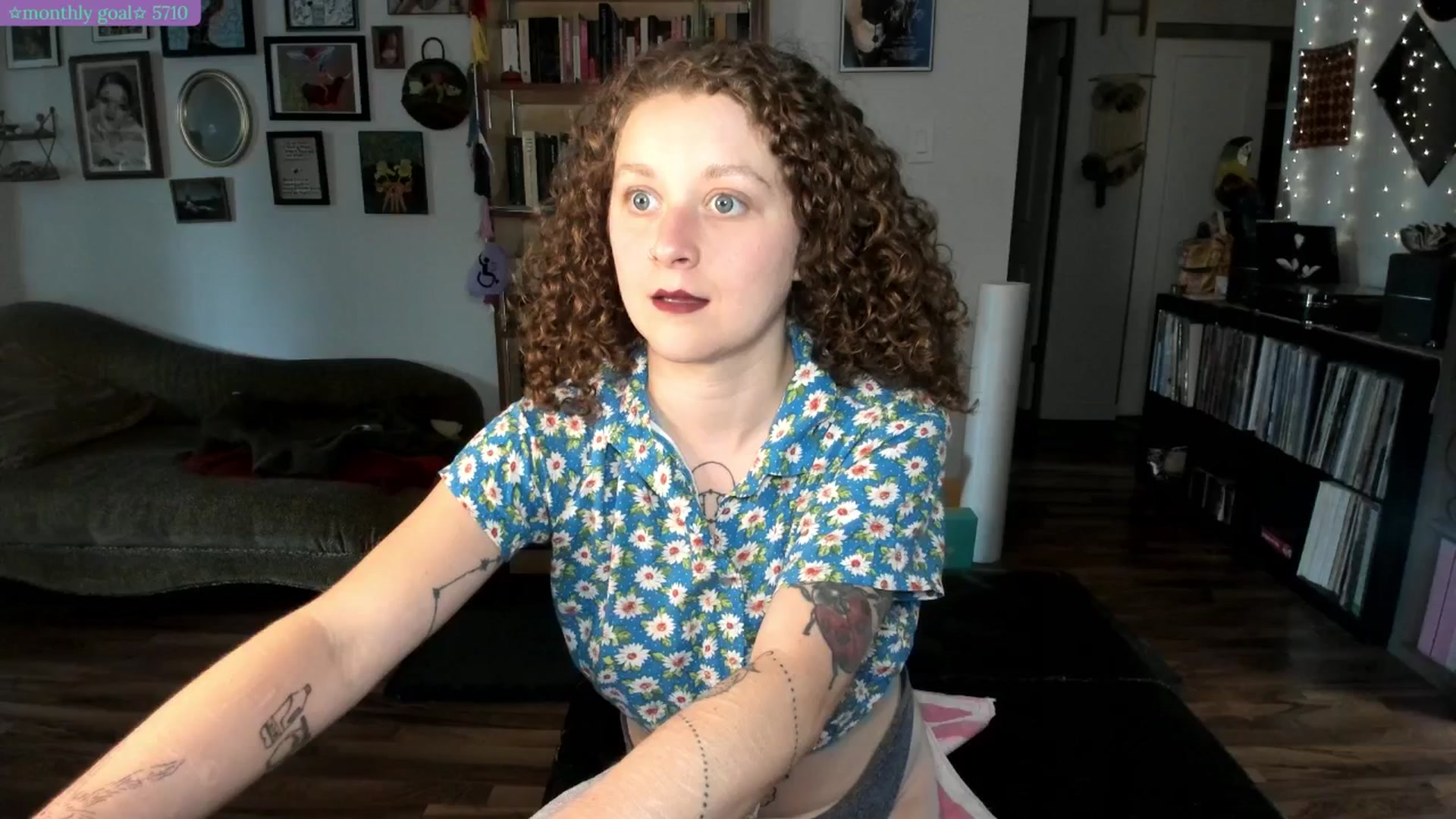 Gallery image thumbnail from PeachyQueen_'s myfreecams stream on, 07/14/2025, 21:01 image 17 of 20
