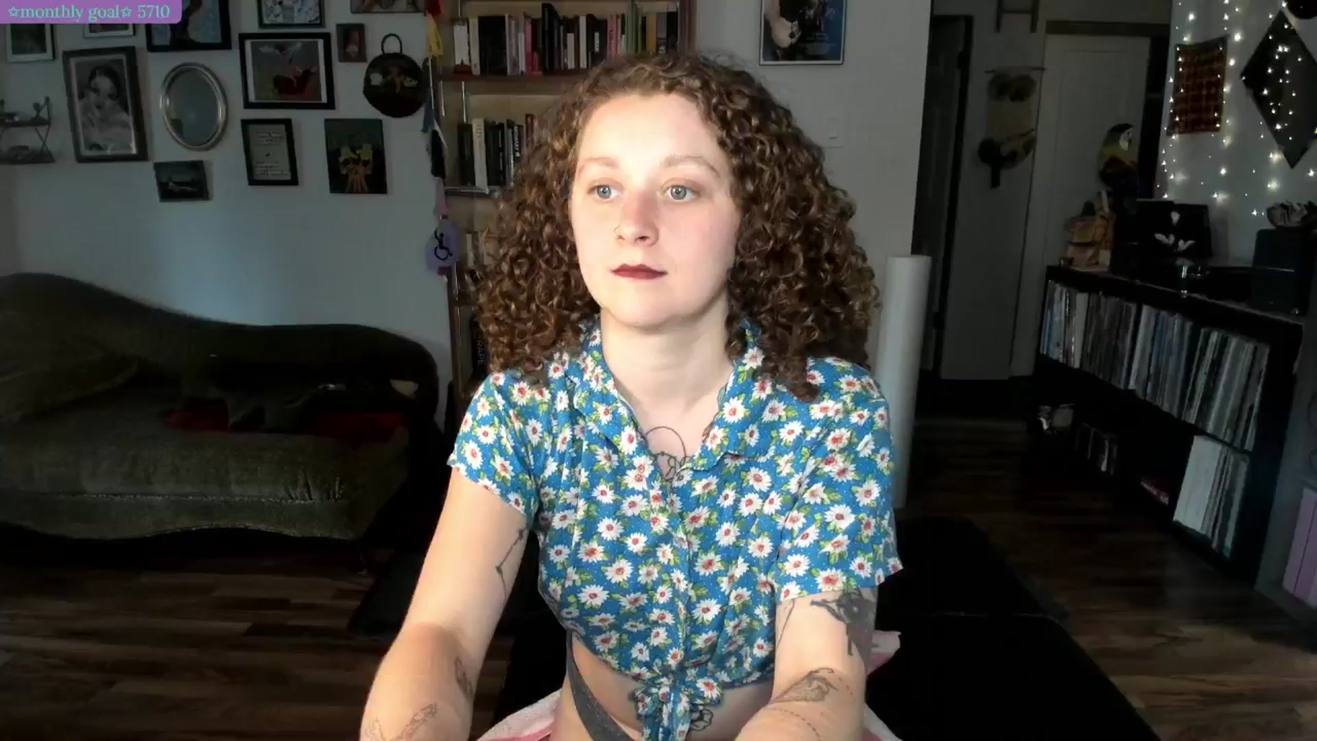 Gallery image thumbnail from PeachyQueen_'s myfreecams stream on, 07/14/2025, 21:01 image 5 of 20
