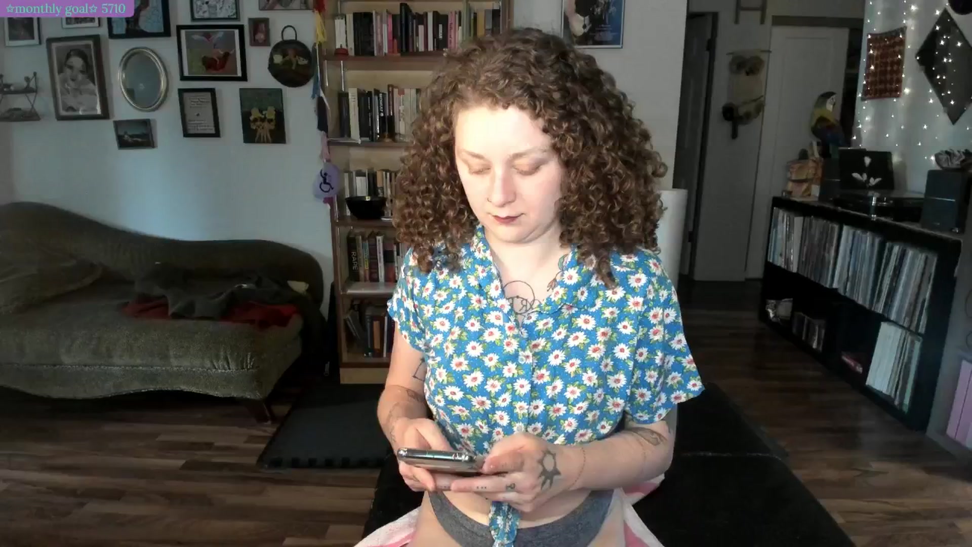 Gallery image thumbnail from PeachyQueen_'s myfreecams stream on, 07/14/2025, 21:01 image 13 of 20