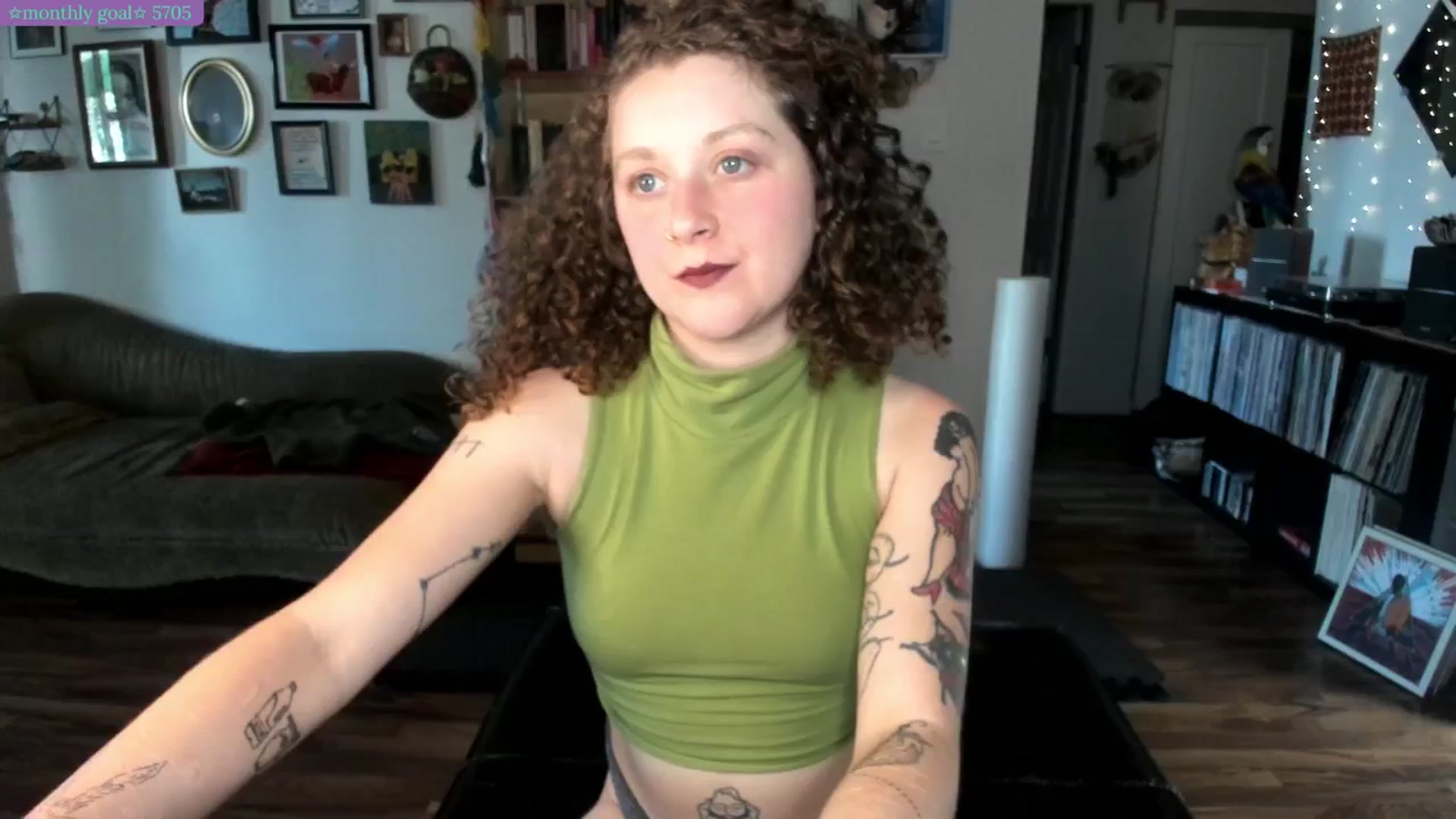 Gallery image thumbnail from PeachyQueen_'s myfreecams stream on, 07/15/2025, 22:13 image 1 of 20