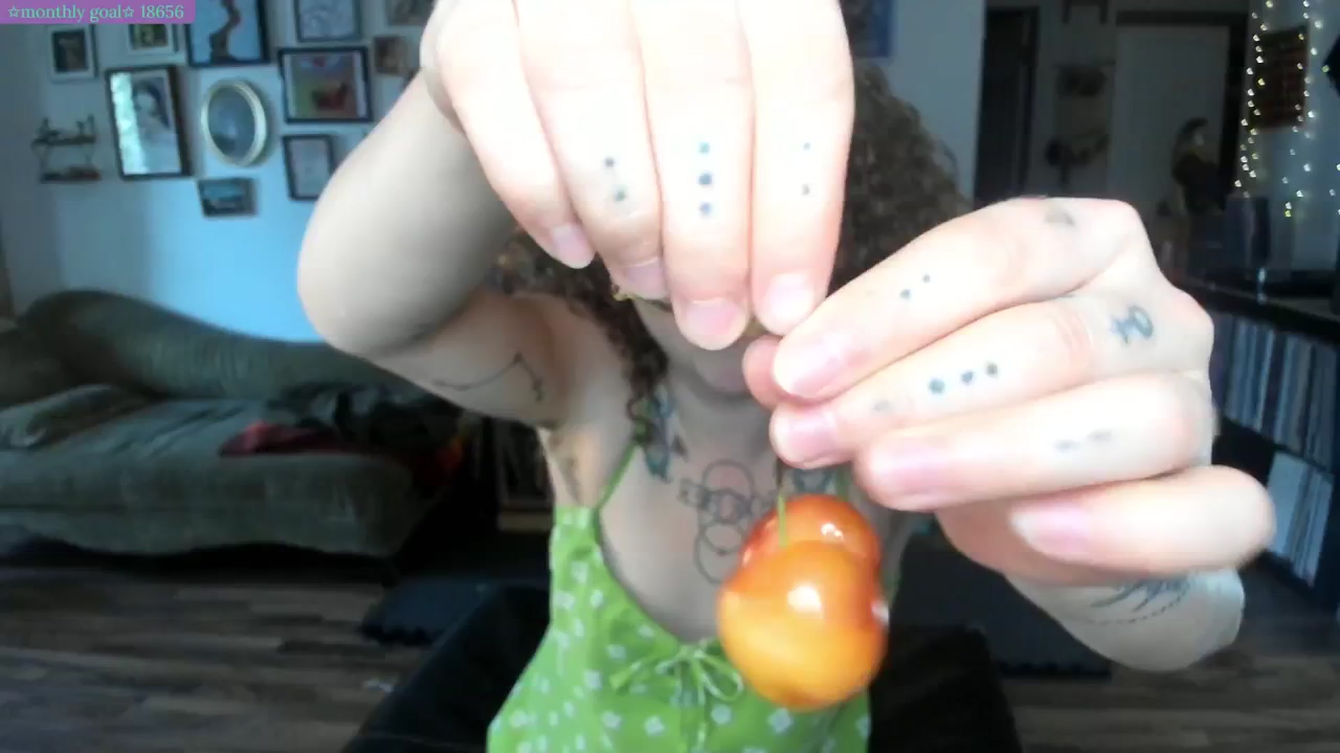 Gallery image thumbnail from PeachyQueen_'s myfreecams stream on, 07/18/2025, 20:42 image 6 of 20