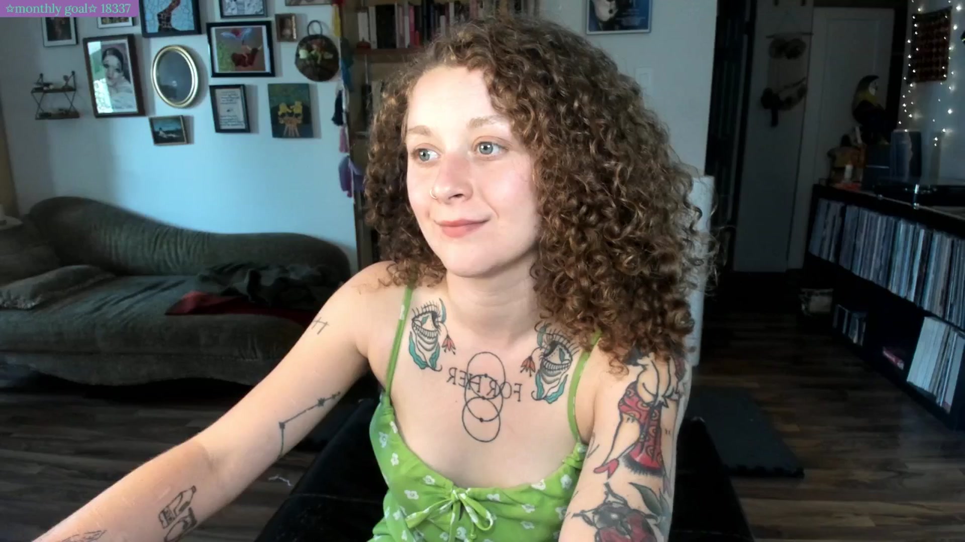 Gallery image thumbnail from PeachyQueen_'s myfreecams stream on, 07/18/2025, 20:42 image 17 of 20