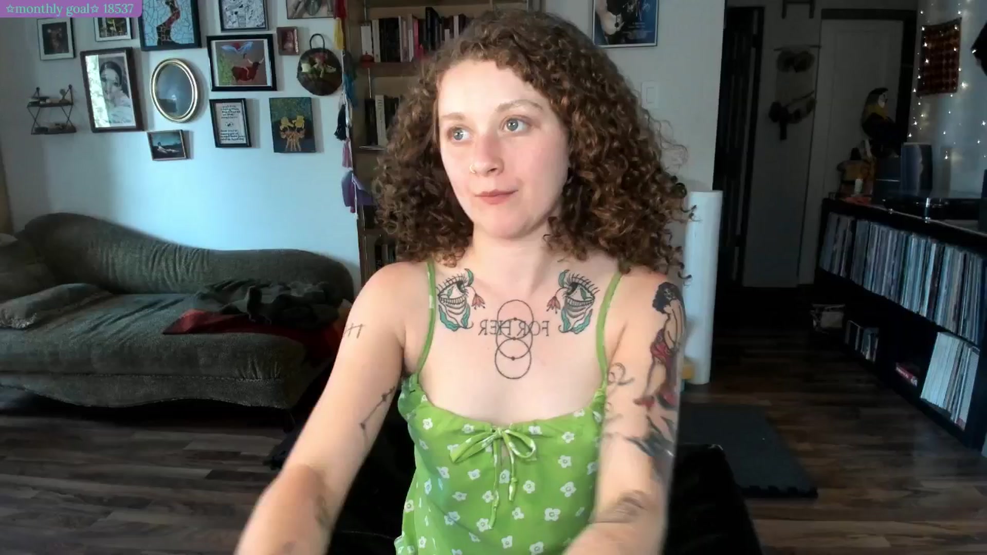 Gallery image thumbnail from PeachyQueen_'s myfreecams stream on, 07/18/2025, 20:42 image 10 of 20