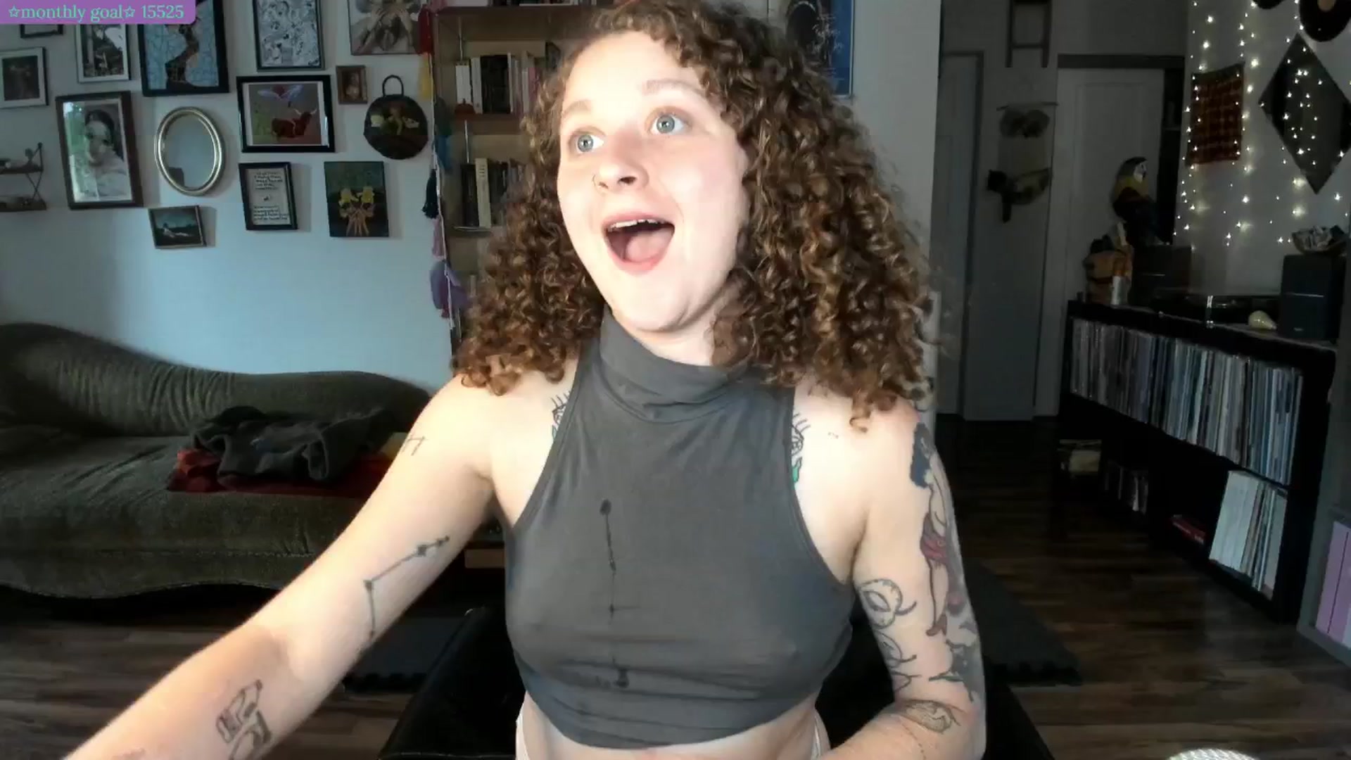 Gallery image thumbnail from PeachyQueen_'s myfreecams stream on, 07/21/2025, 21:37 image 1 of 20