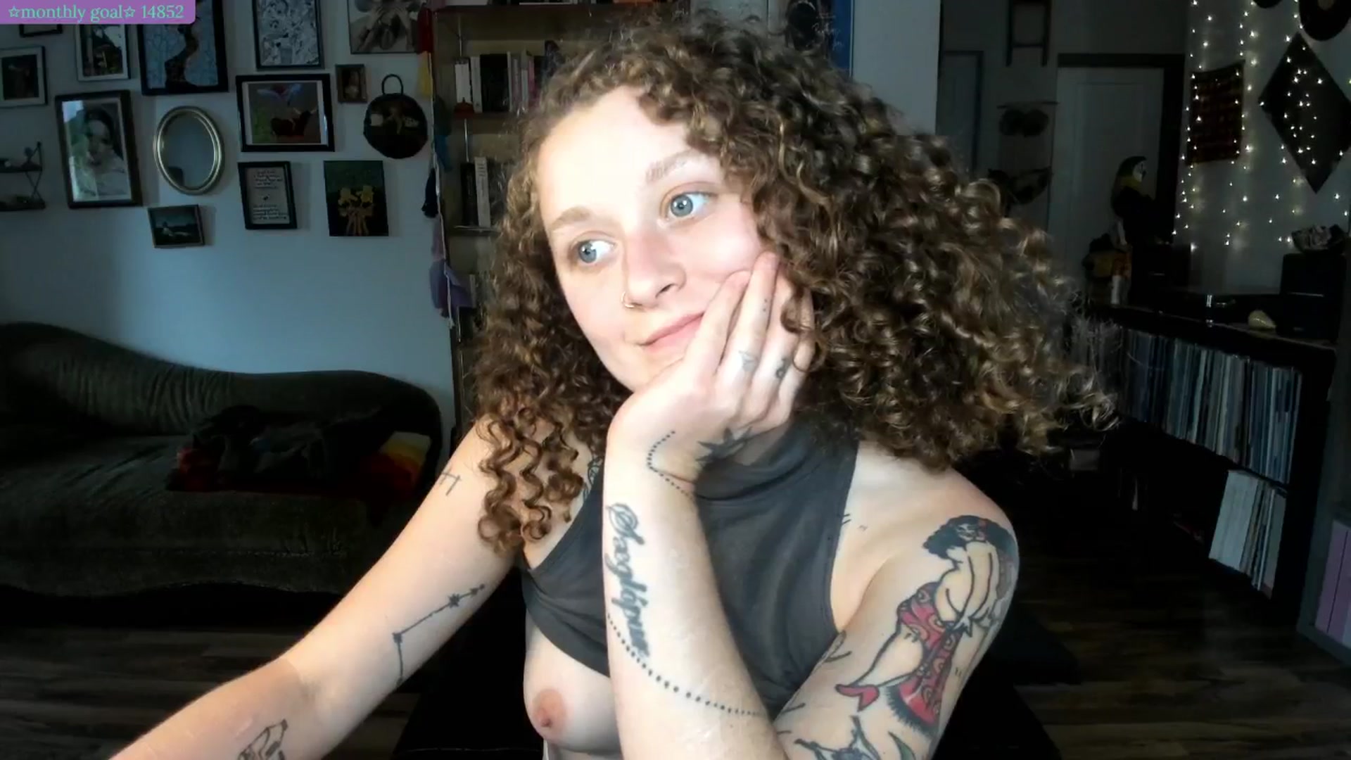 Gallery image thumbnail from PeachyQueen_'s myfreecams stream on, 07/21/2025, 21:37 image 10 of 20
